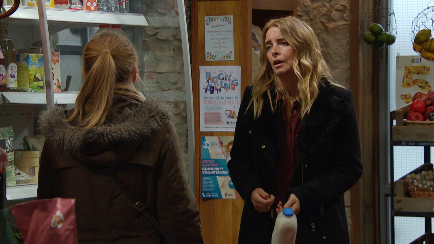 Emmerdale Mon 3 Jan Vanessa announces she's staying in the village for good, throwing Charity