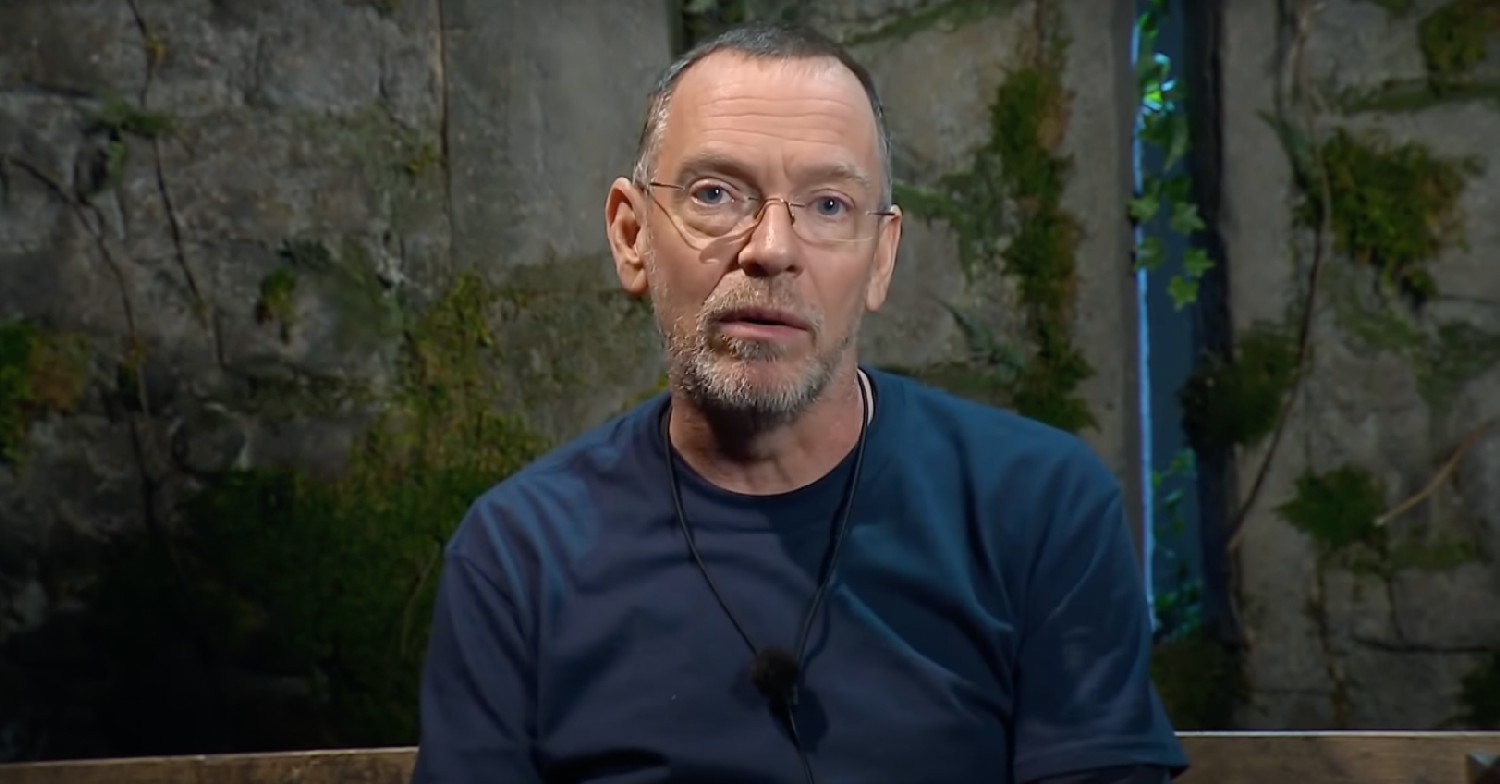 adam woodyatt took a swipe at naughty boy on i'm a celebrity legends of the castle