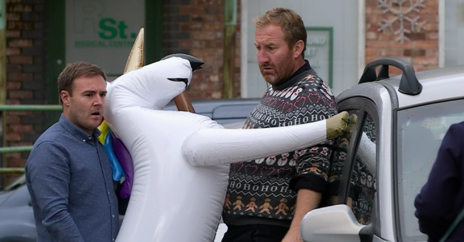 Tyrone and Phill's fight amused Corrie fans (Credit: ITV)