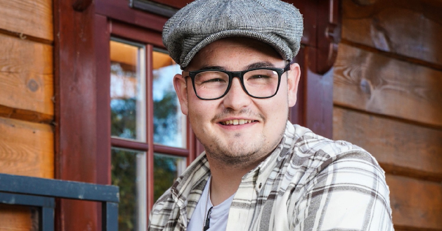 Jad The Cabins S2 ITV2