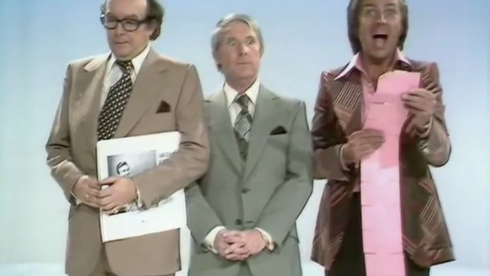 Bradley Walsh choked up when he spoke about Des O'Connor and said he was like a dad to him
