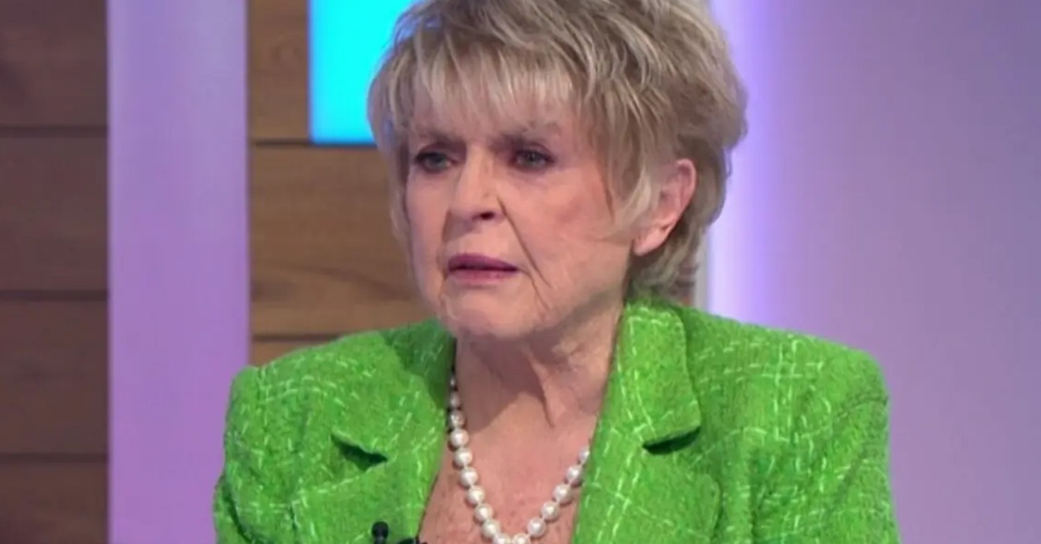 loose women gloria hunniford tears up over daughter
