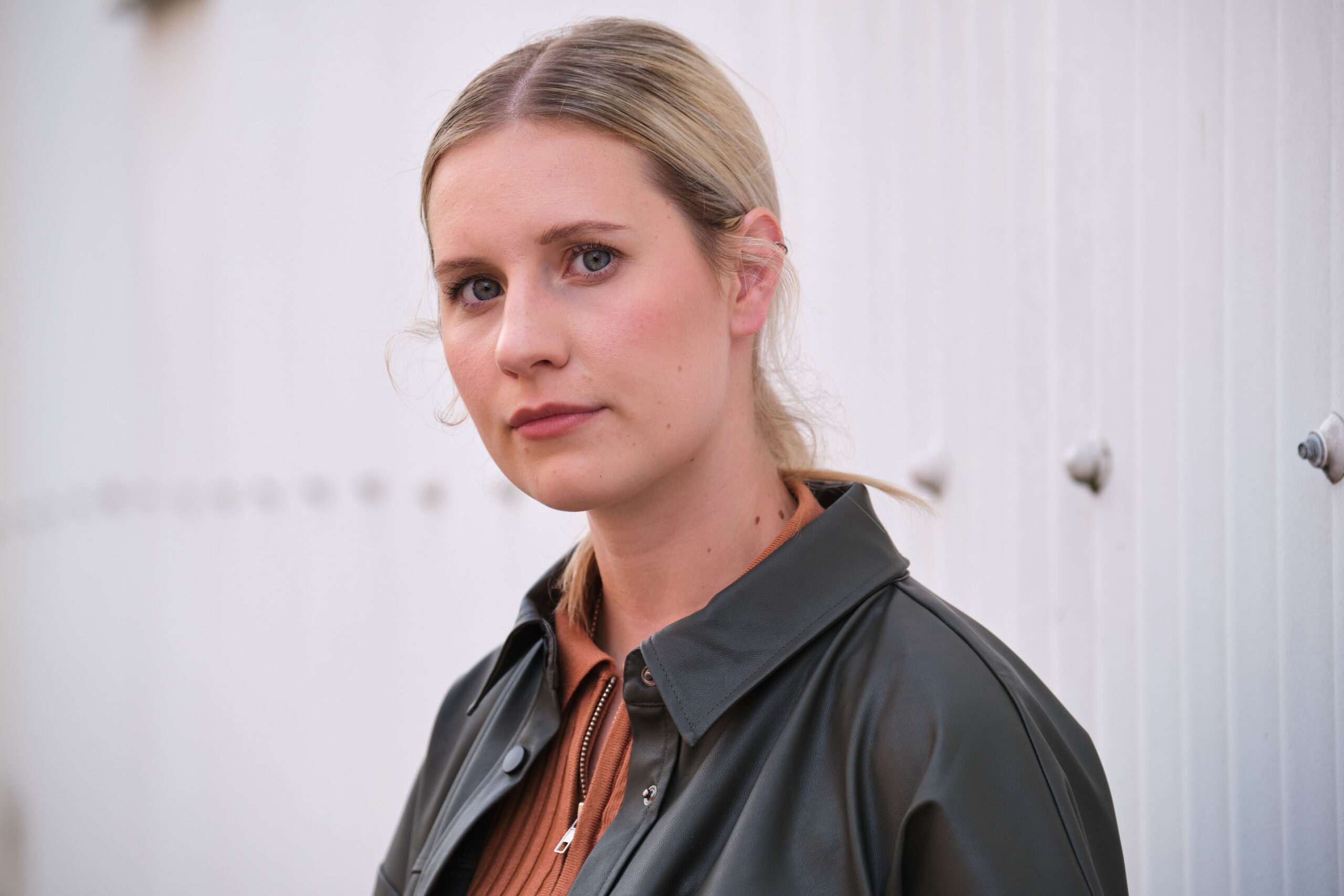 Callie Cooke as Tess Jones