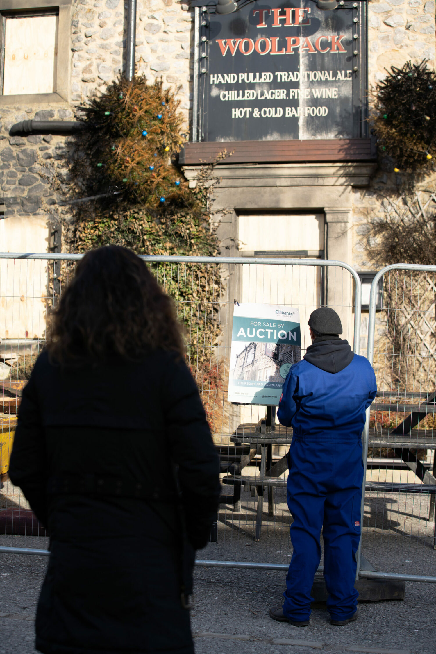 Emmerdale Mon 24 Jan Chas watches on as Woolpack goes up for sale