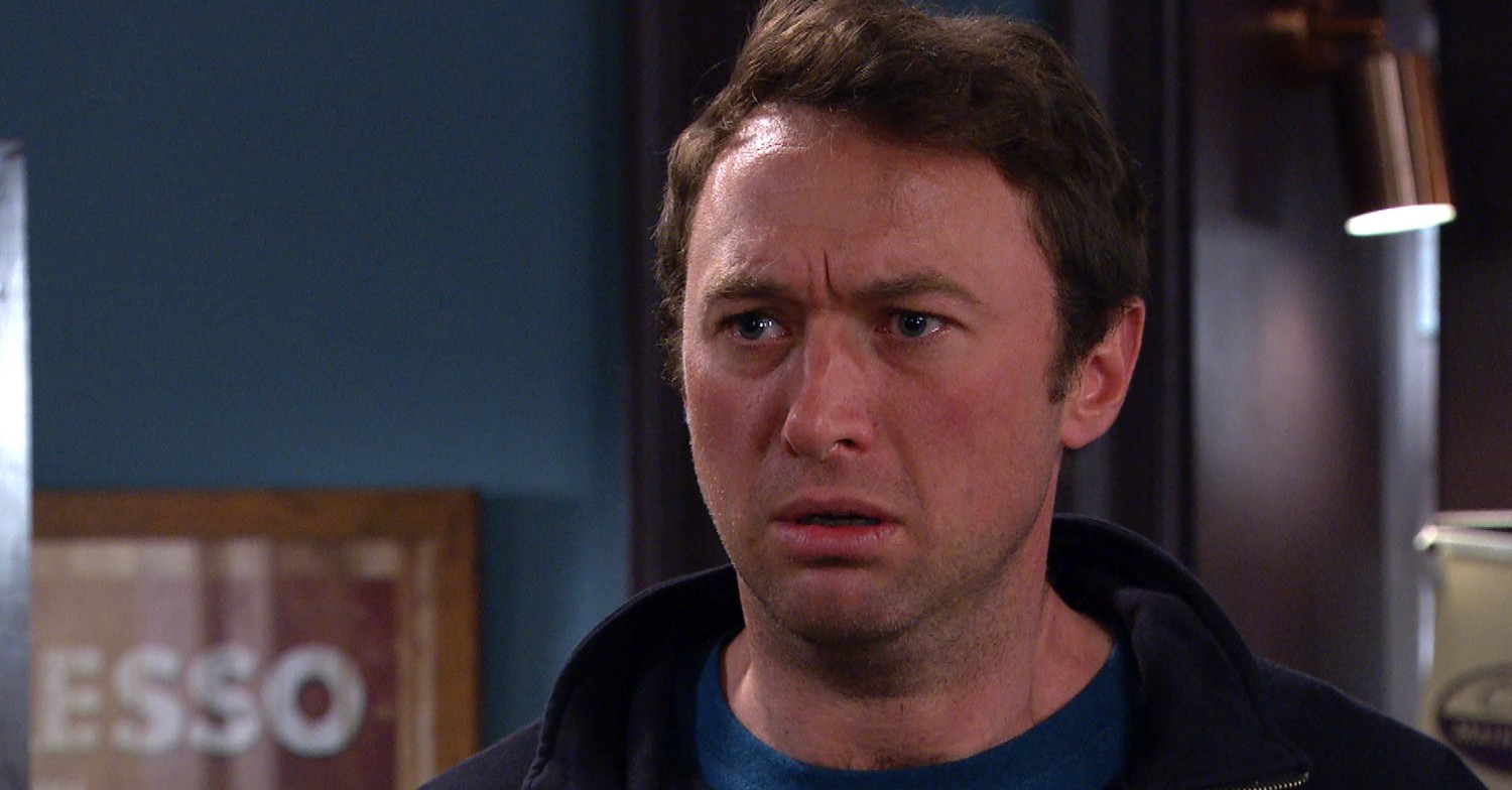 Liam Cavanagh plots to kill meena in emmerdale (Credit: ITV)