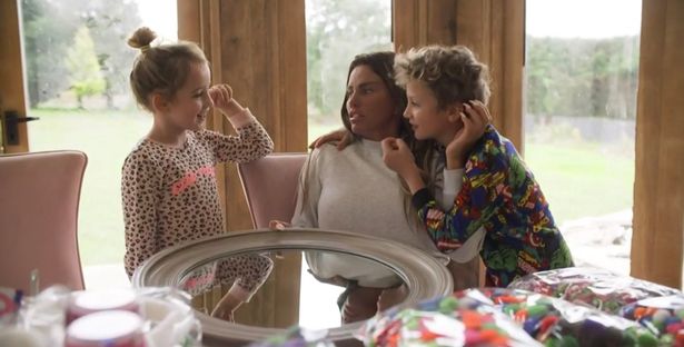 Katie and her children in Mucky Mansion. (Credit: Channel 4)