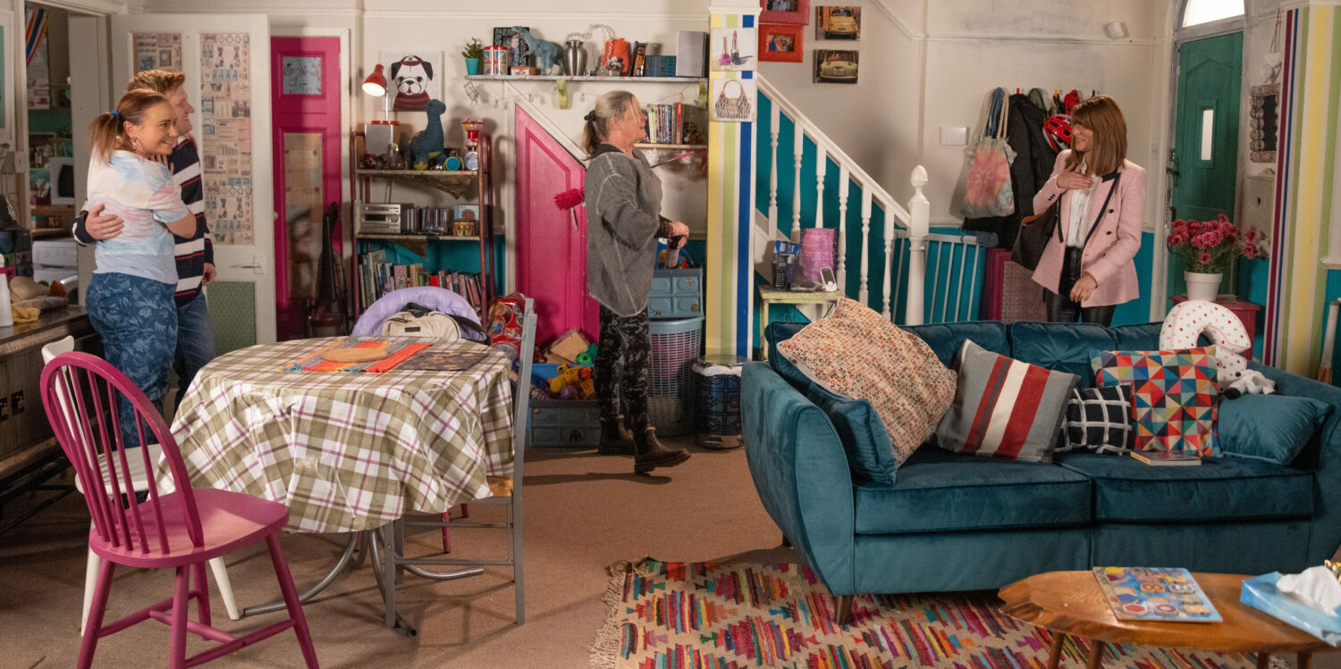 Coronation Street Feb 16 Linda arrives stunning Chesney and Gemma