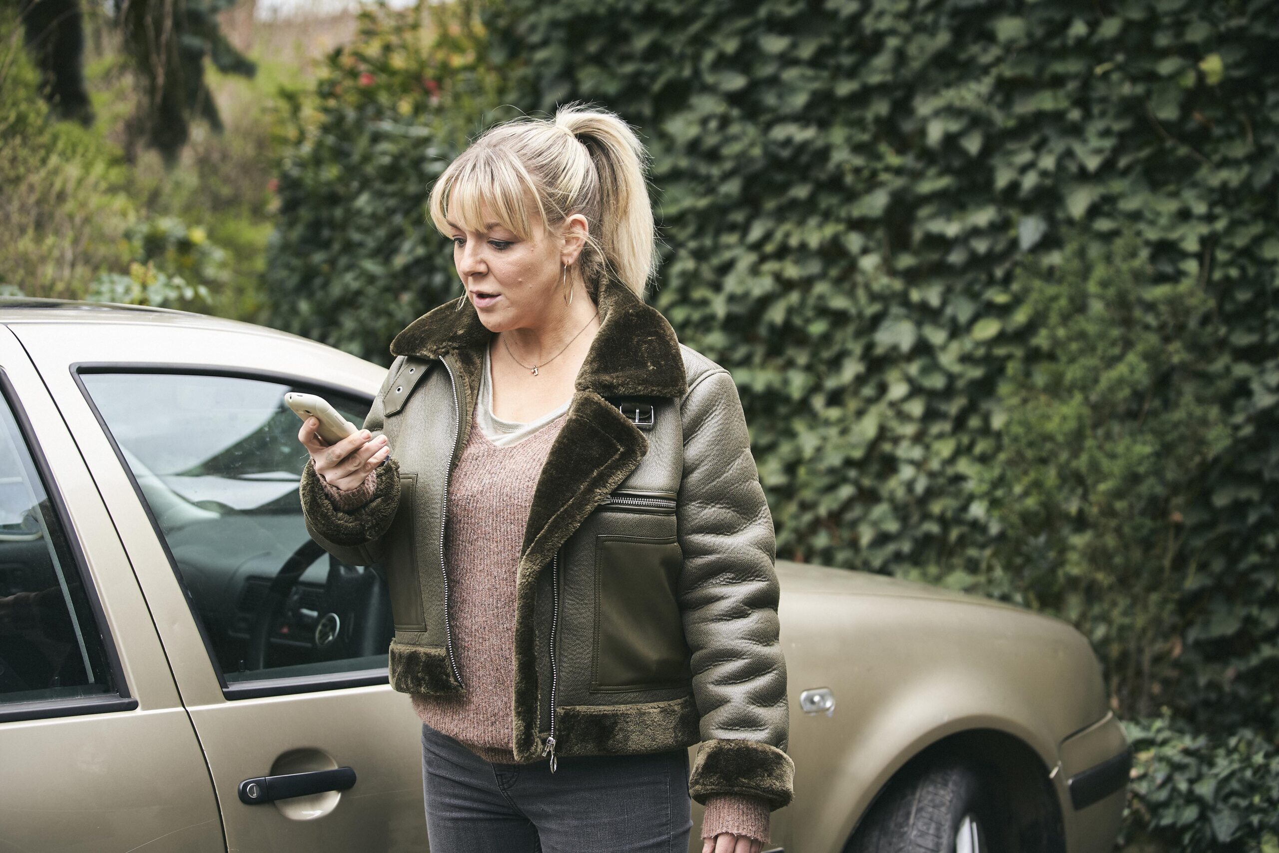 Jenna in The Teacher episode 3