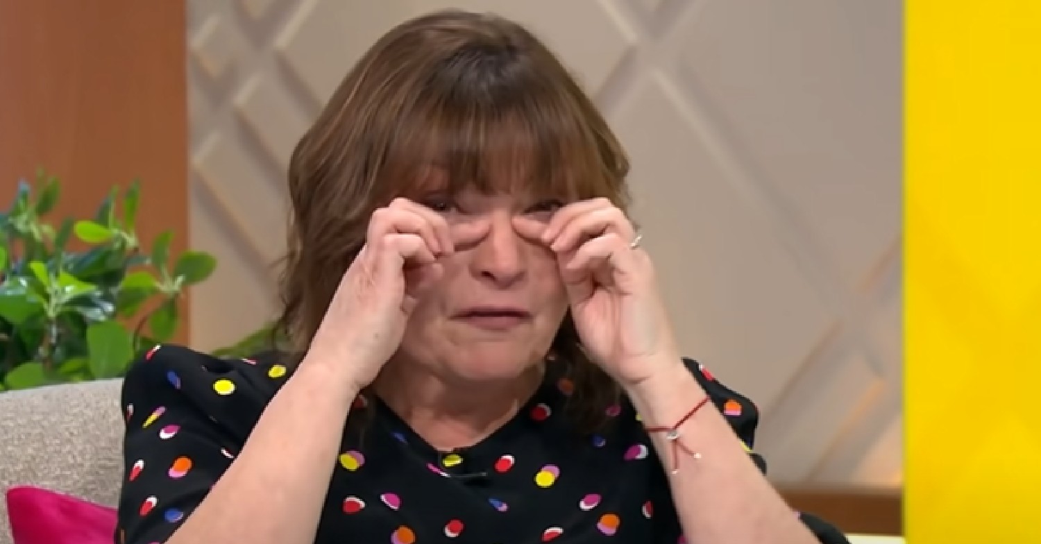 Lorraine Kelly crying on the show today
