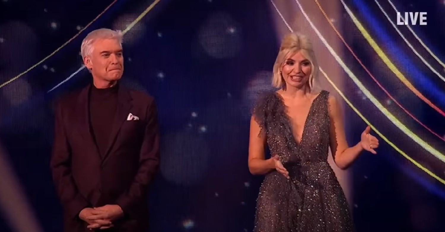 Phillip SChofield replaced by Stephen Mulhern on Dancing On Ice