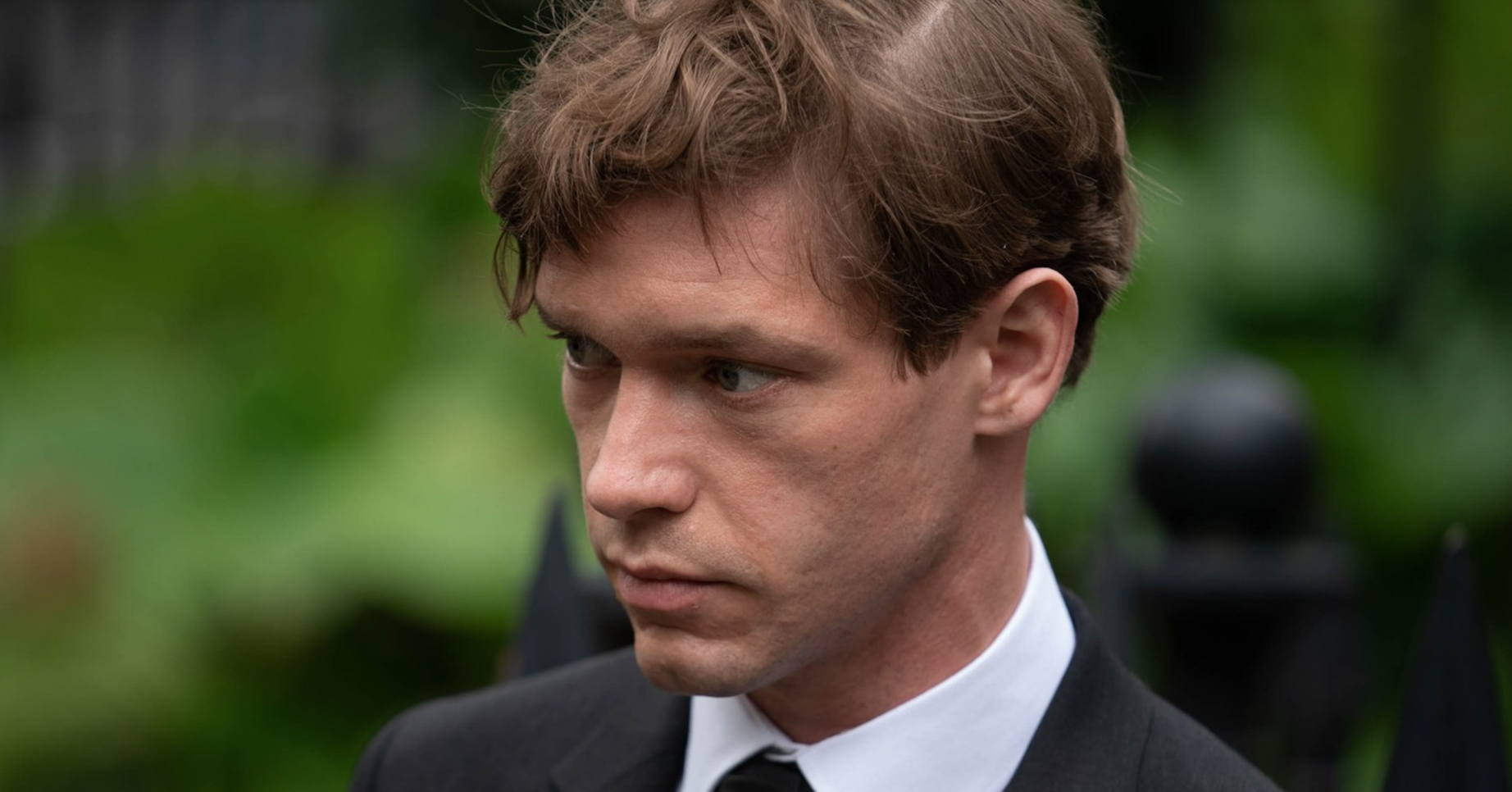 Elliot played by Billy Howle in Chloe
