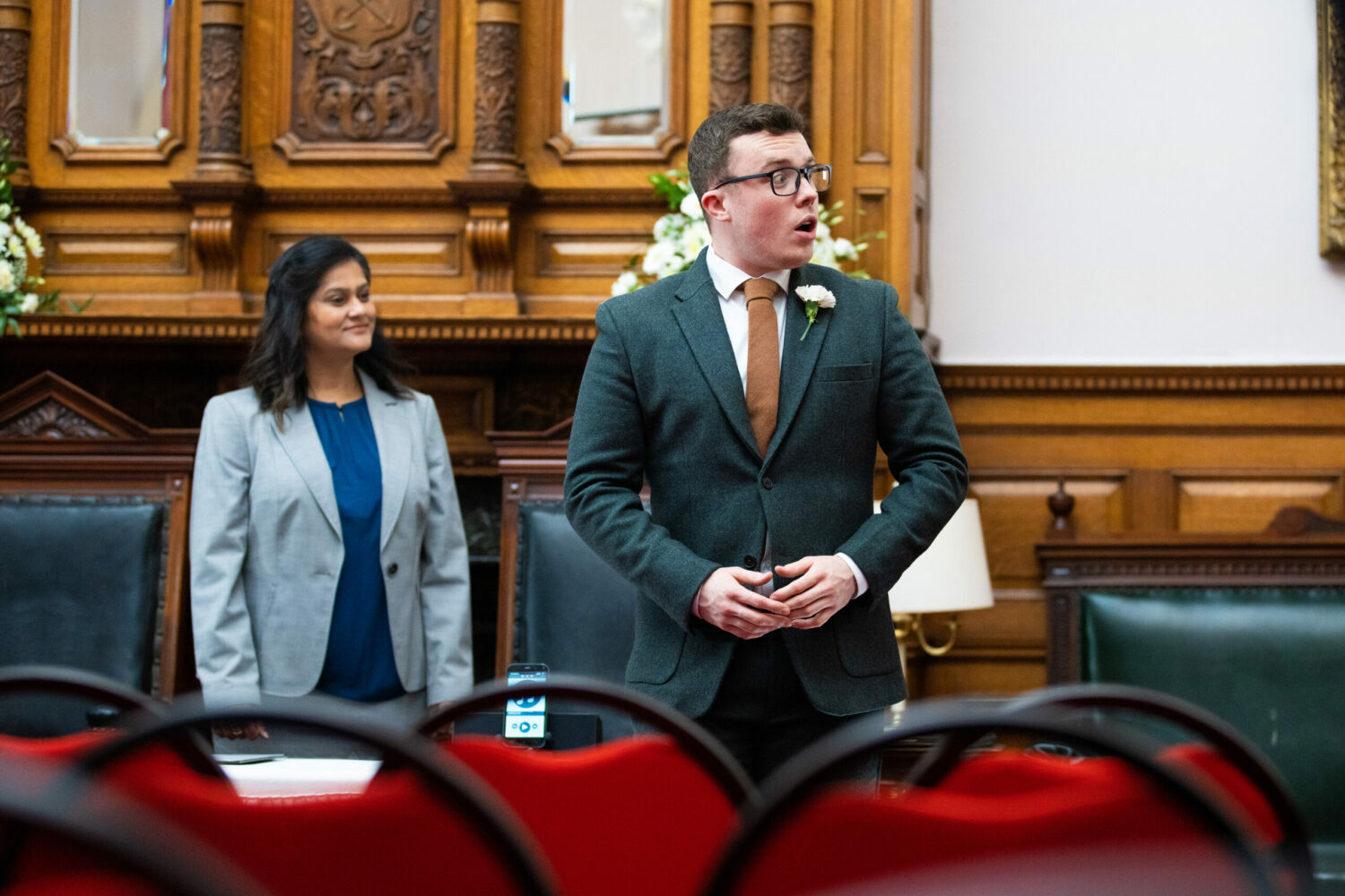 Emmerdale Vinny sees lots of messages from Mandy, will he go through with marrying Liv?