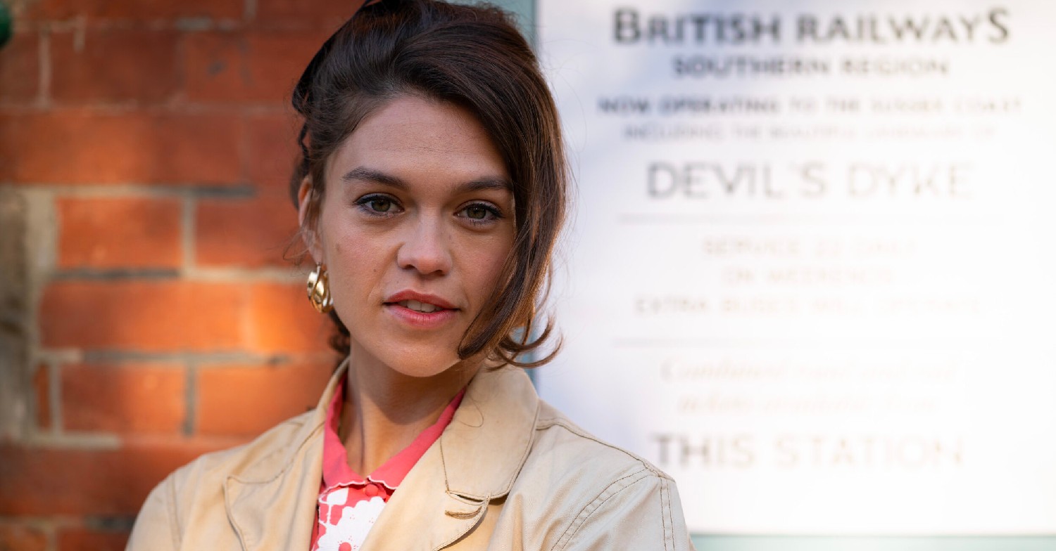 cast member sabrina bartlett on The Larkins