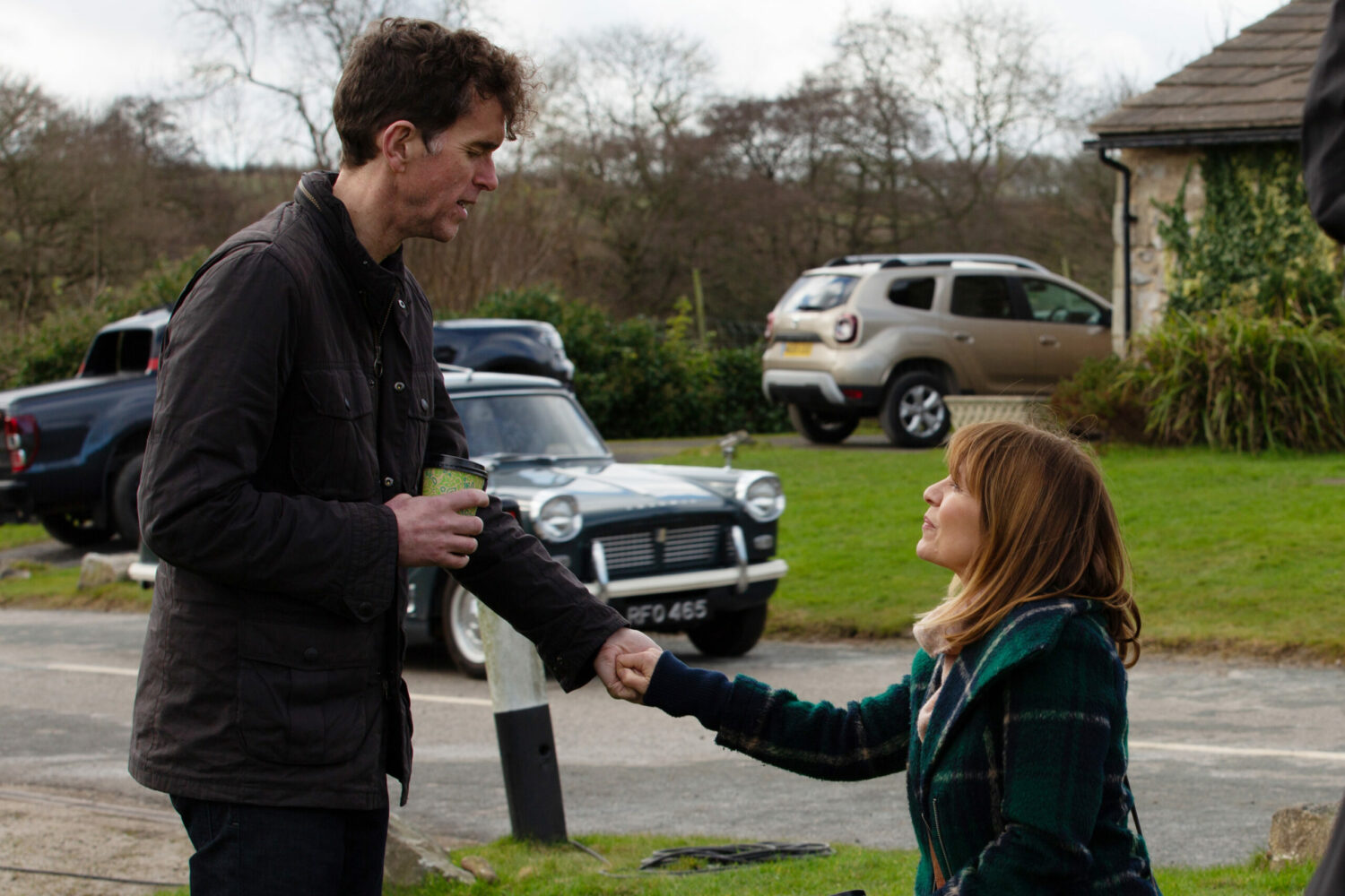 Rhona proposes to Marlon on one knee just as her mother arrives