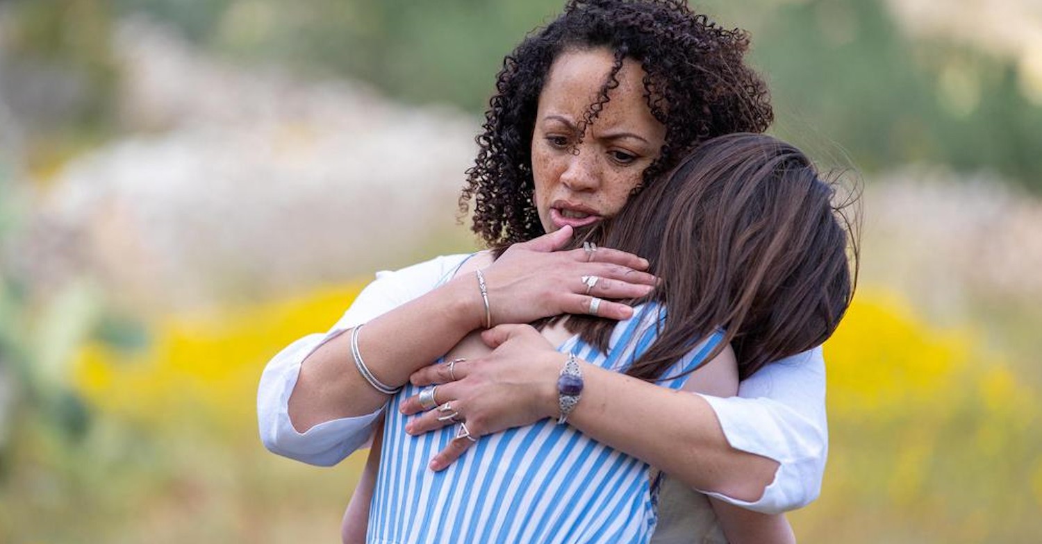 Izzy and Lucy hugging in The Holiday episode 3