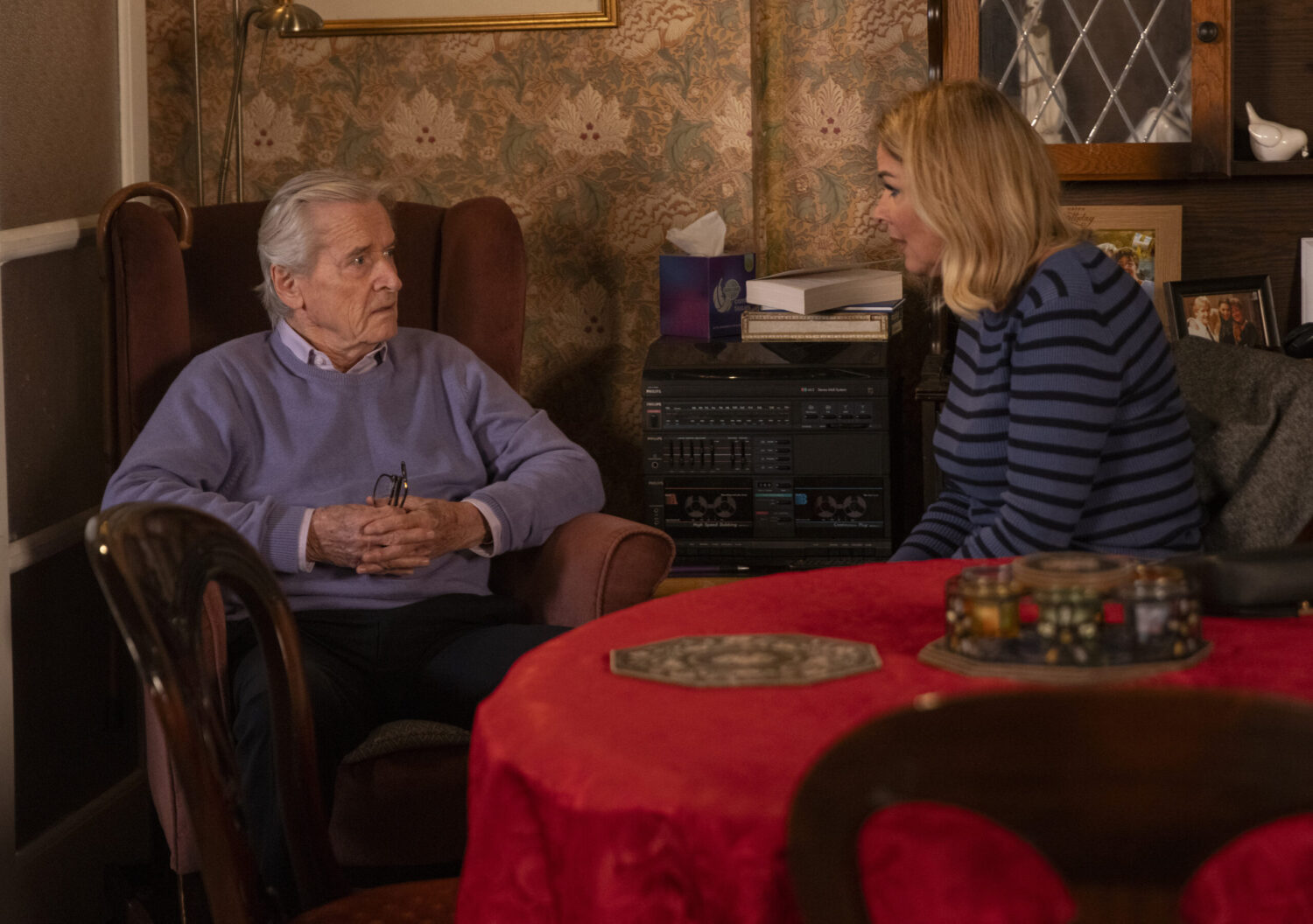 Coronation Street's Ken talking to Cassie