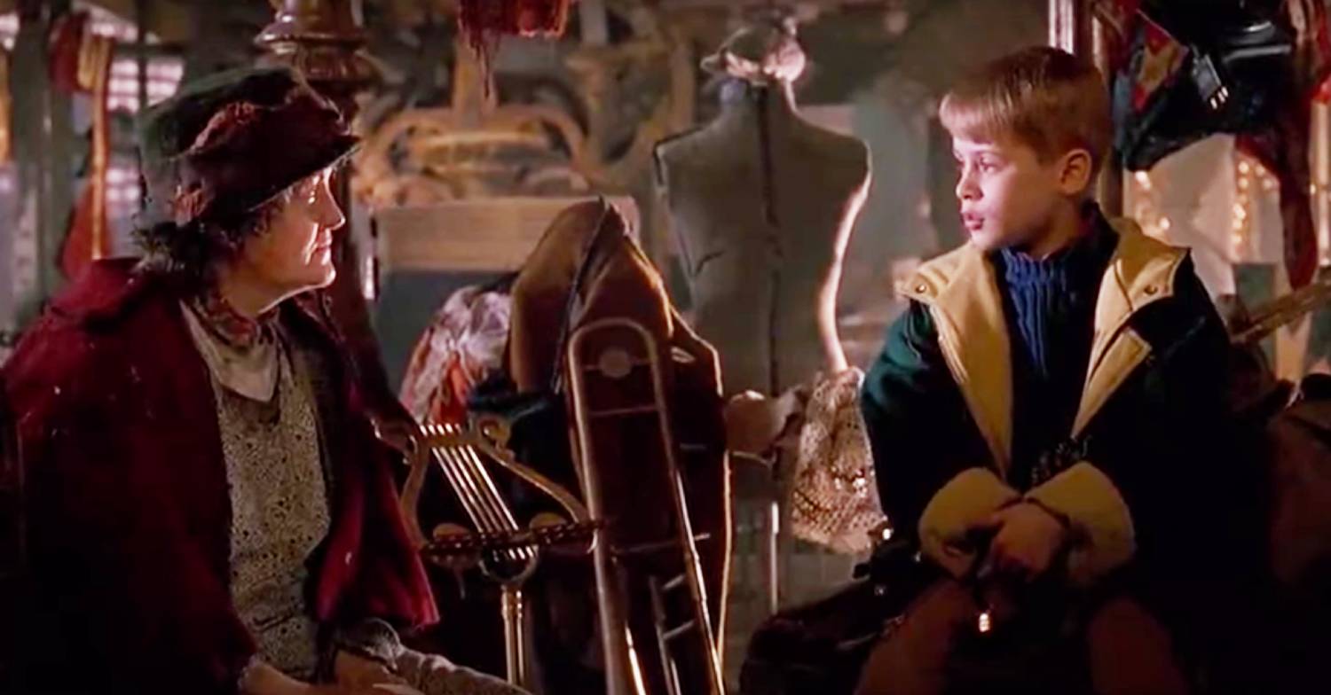 Brenda Fricker in a scene with Macaulay Culkin in Home Alone 2