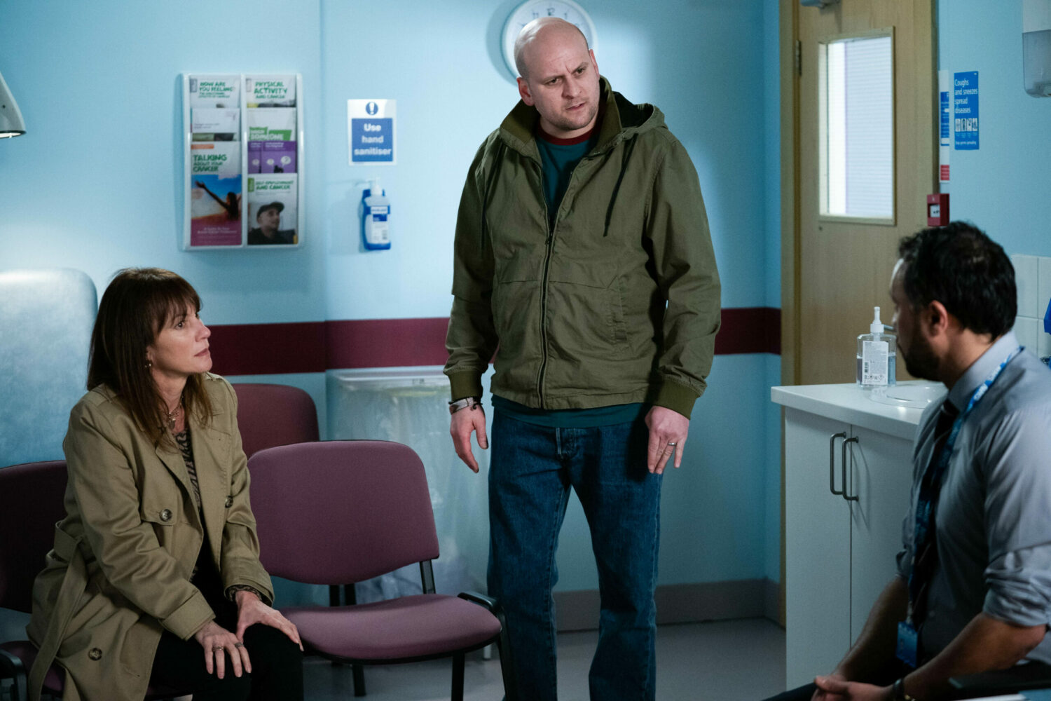 The doctor reveals to Rainie and Stuart his cancer has grown