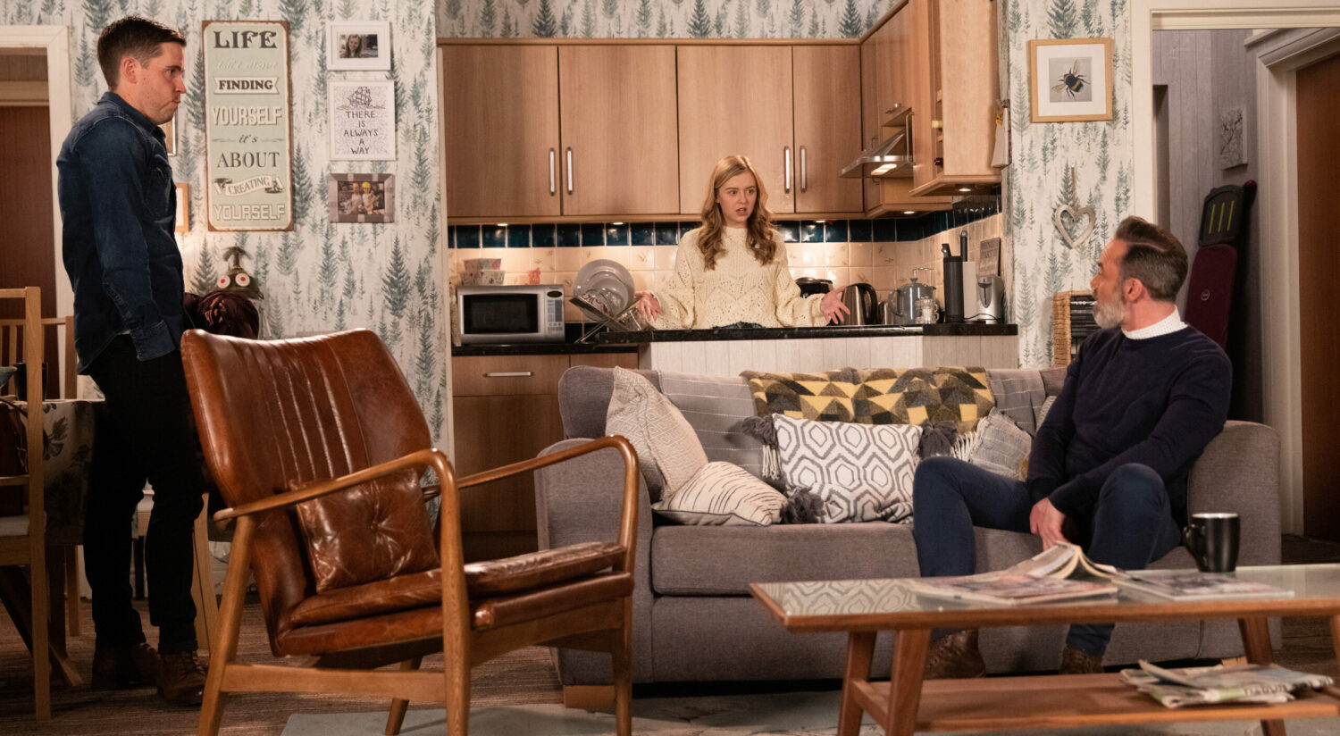 Billy and Todd are worried about Summer but she tries to cover her eating disorder in Corrie