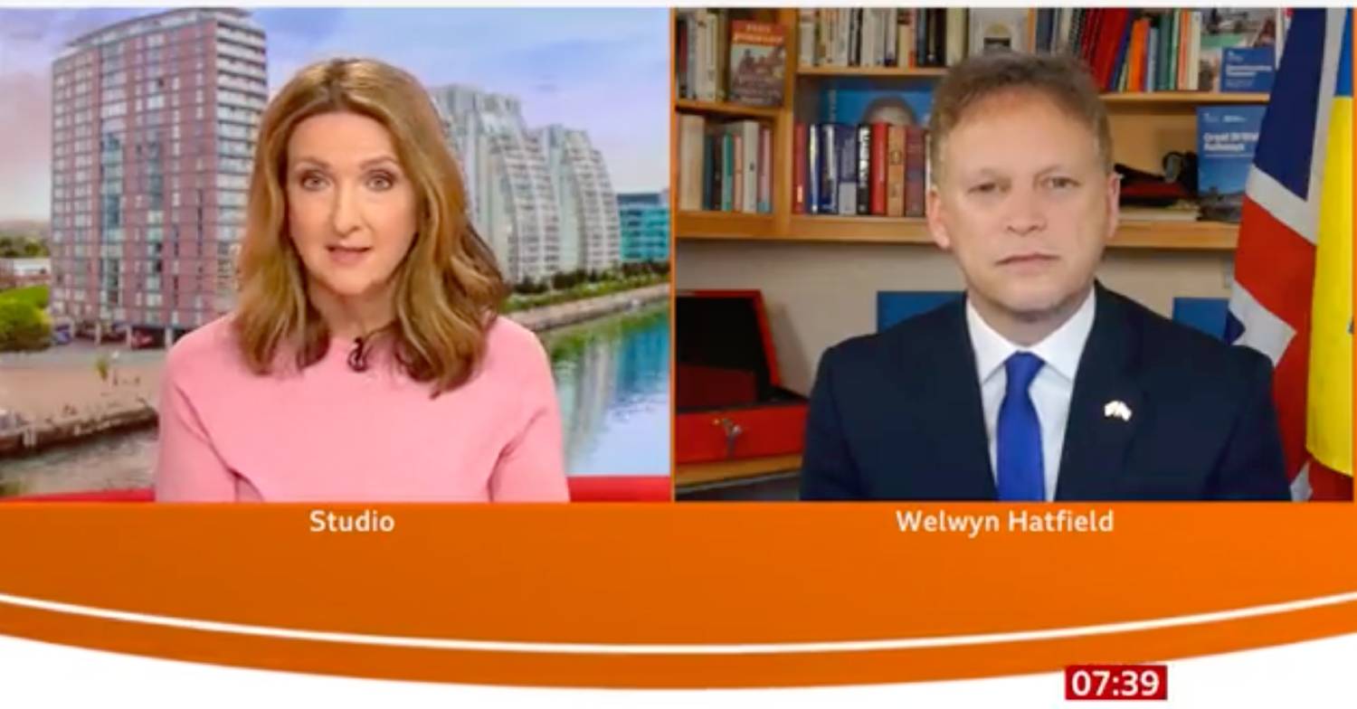 That's Victoria Derbyshire interviewing Grant Shapps on BBC Breakfast today, not Naga Munchetty