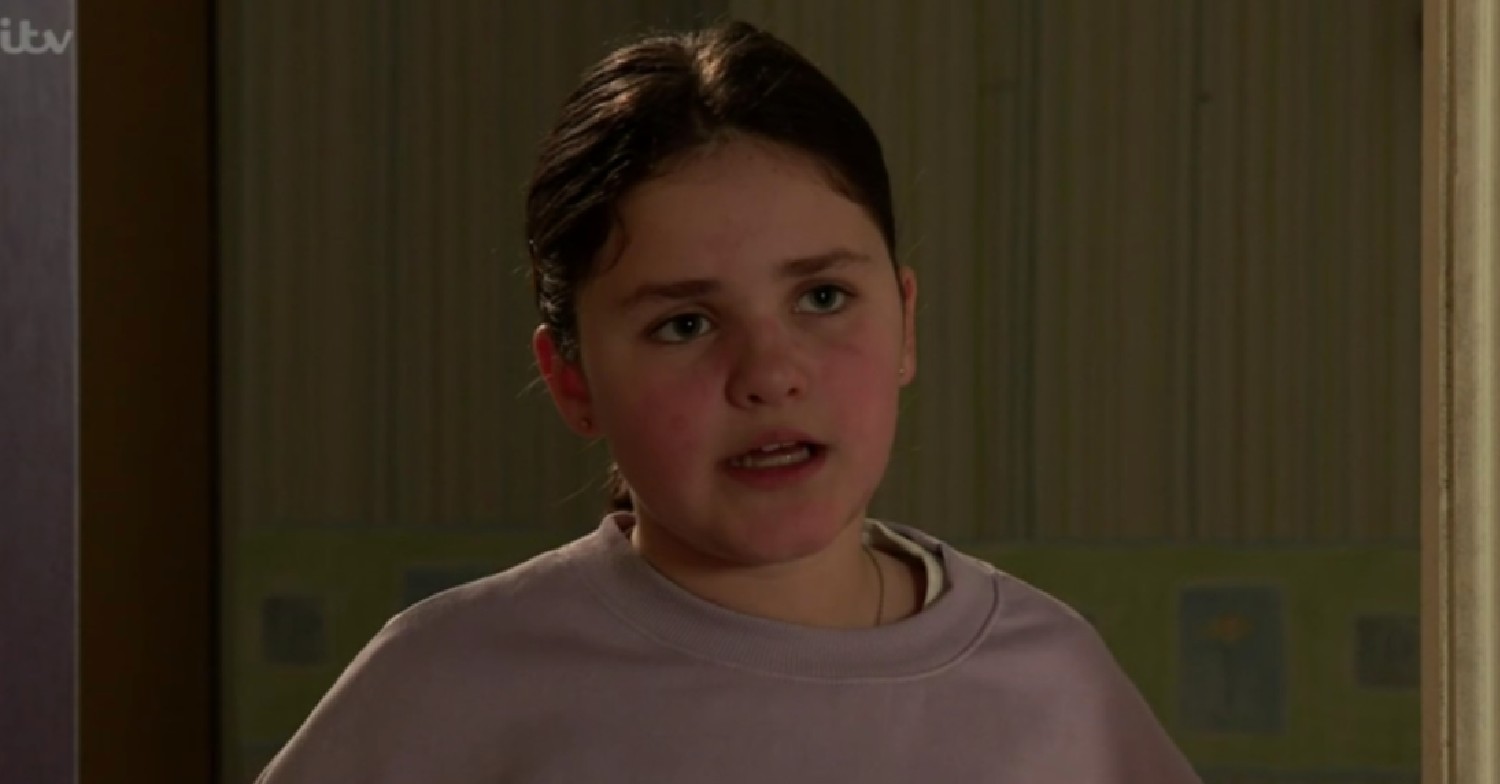 Hope terrorises the cobbles (Credit: ITV)