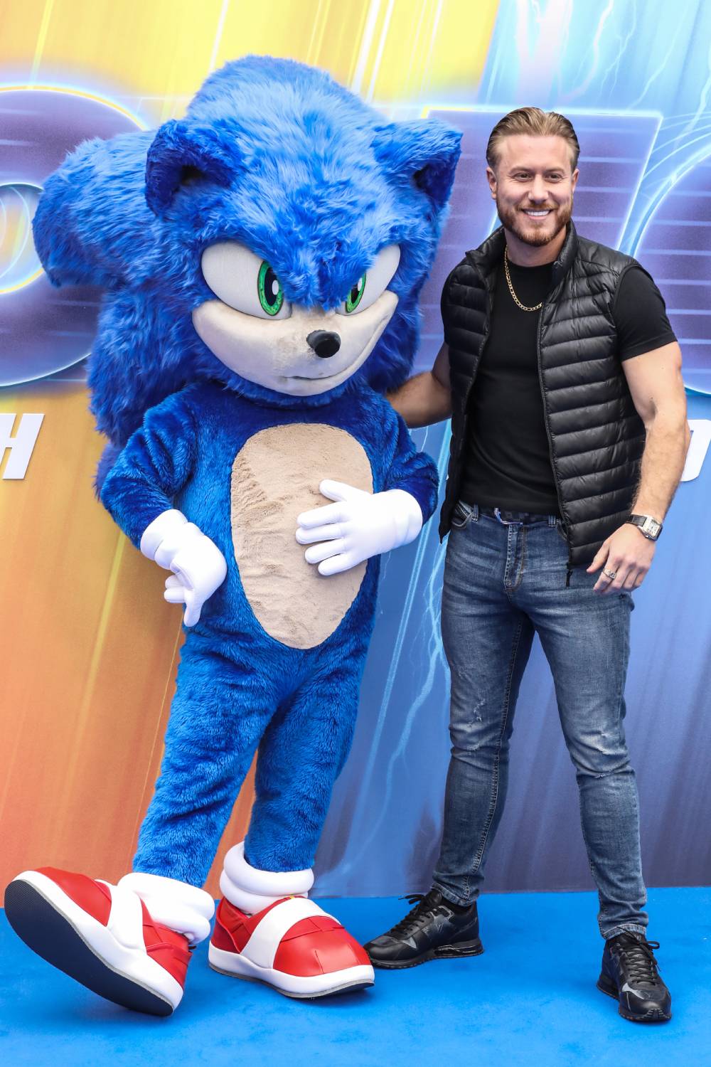 Kris Boyson poses with Sonic the Hedgehog