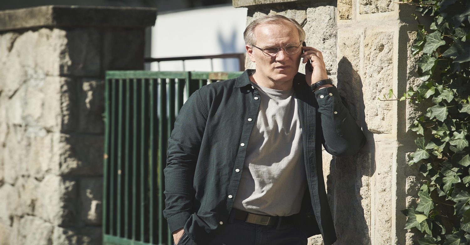 The man tailing James in Deadline