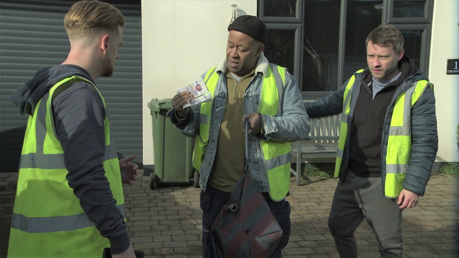 Coronation Street: Gary is shown a holdall of money by Ed and Paul