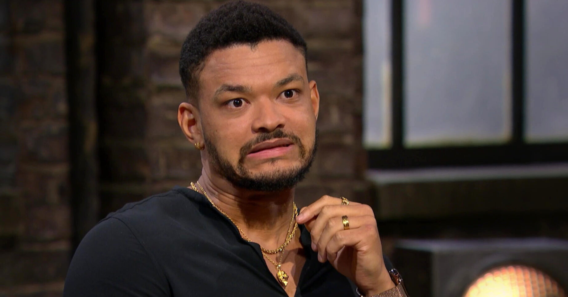 Steven Bartlett grimacing on the Dragons' Den final