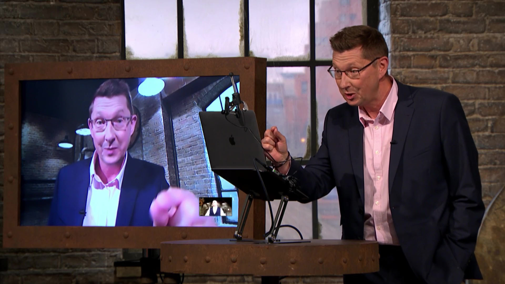 Dan Baker demonstrates View-You cam on Dragons' Den