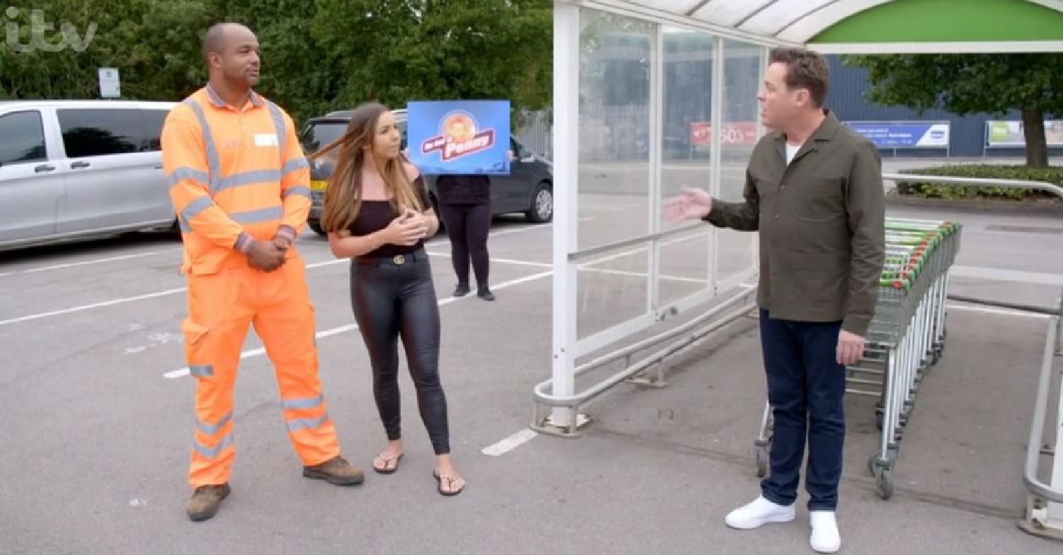 Stephen Mulhern talking to In For A Penny hopefuls