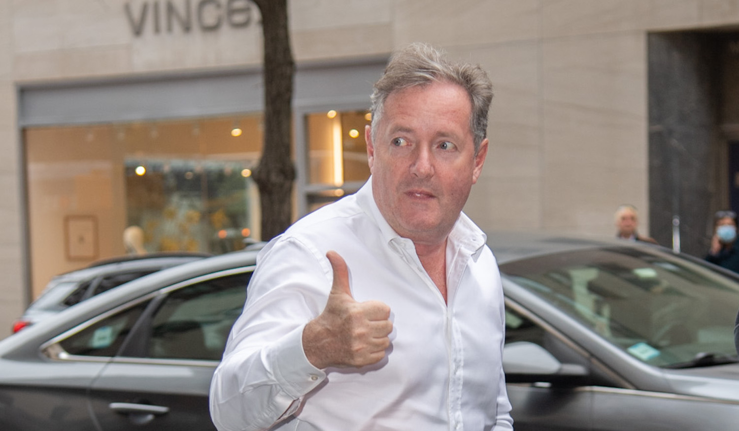 Piers Morgan gives photographers the thumbs up