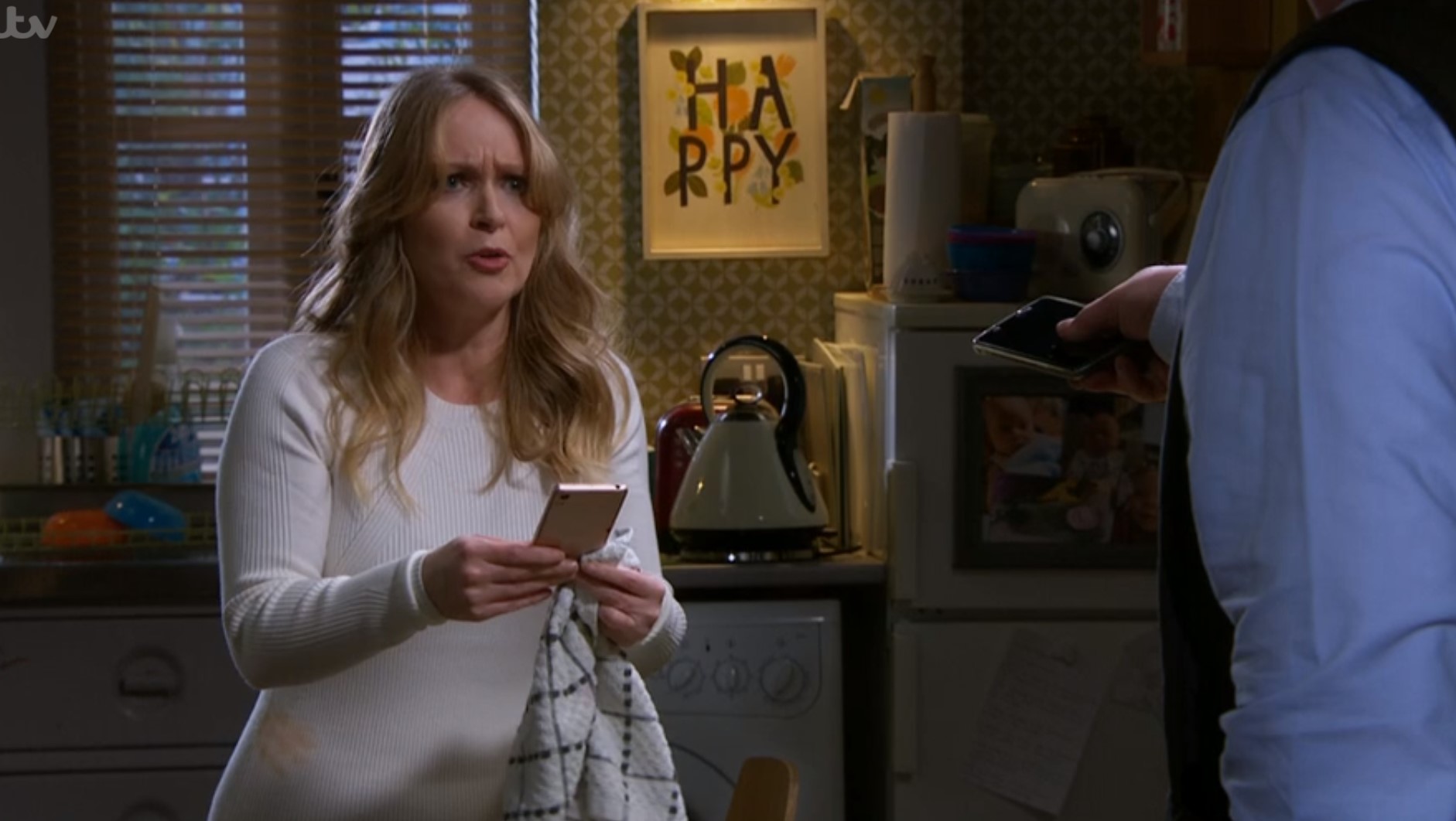 Emmerdale Vanessa's horrified when her phone doesn't work