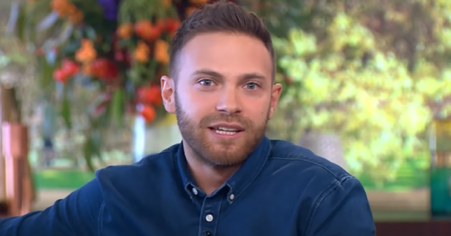 Matt Di Angelo in blue shirt on This Morning