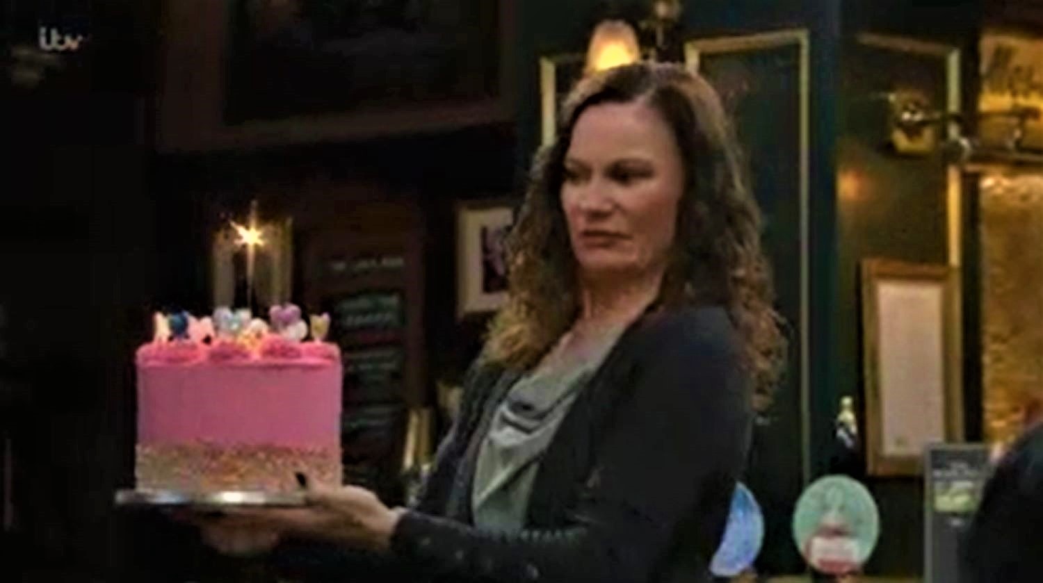 Emmerdale Chas looks confused with Moira's pink birthday cake
