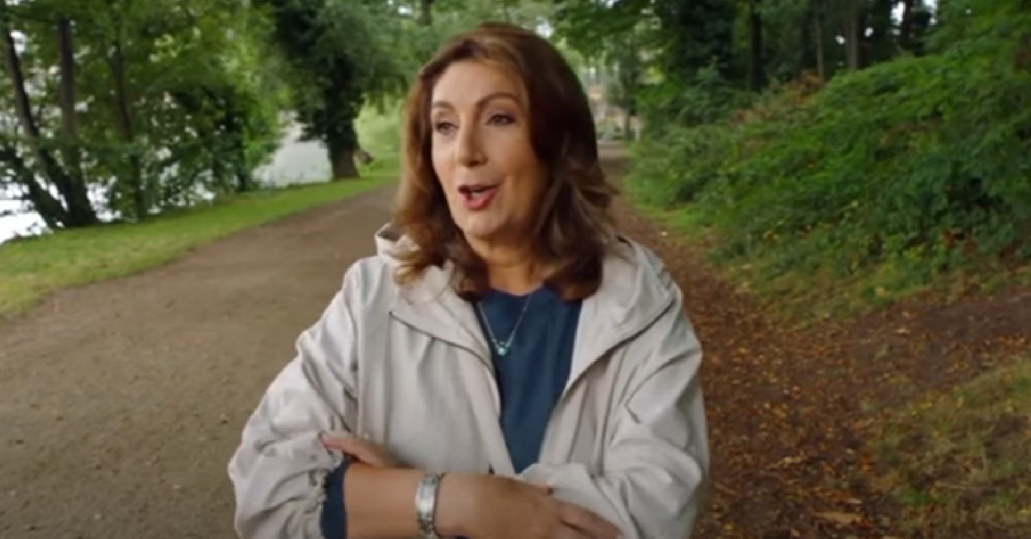 Jane McDonald in cream coat during show