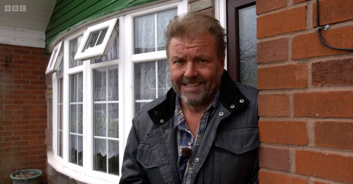 Martin Roberts presenting on Homes Under the Hammer
