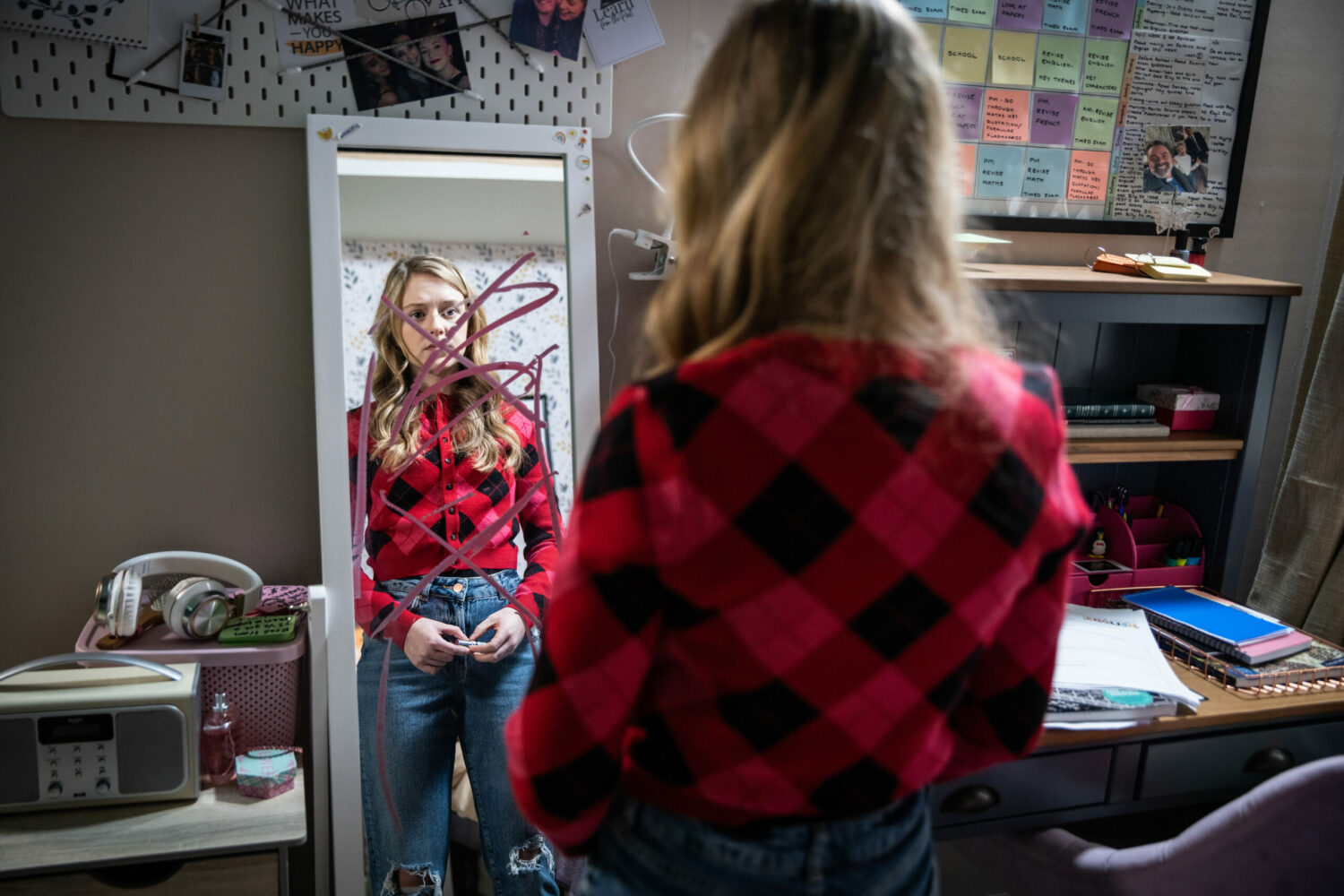 Coronation Street Summer looks in the mirror and hates what she sees