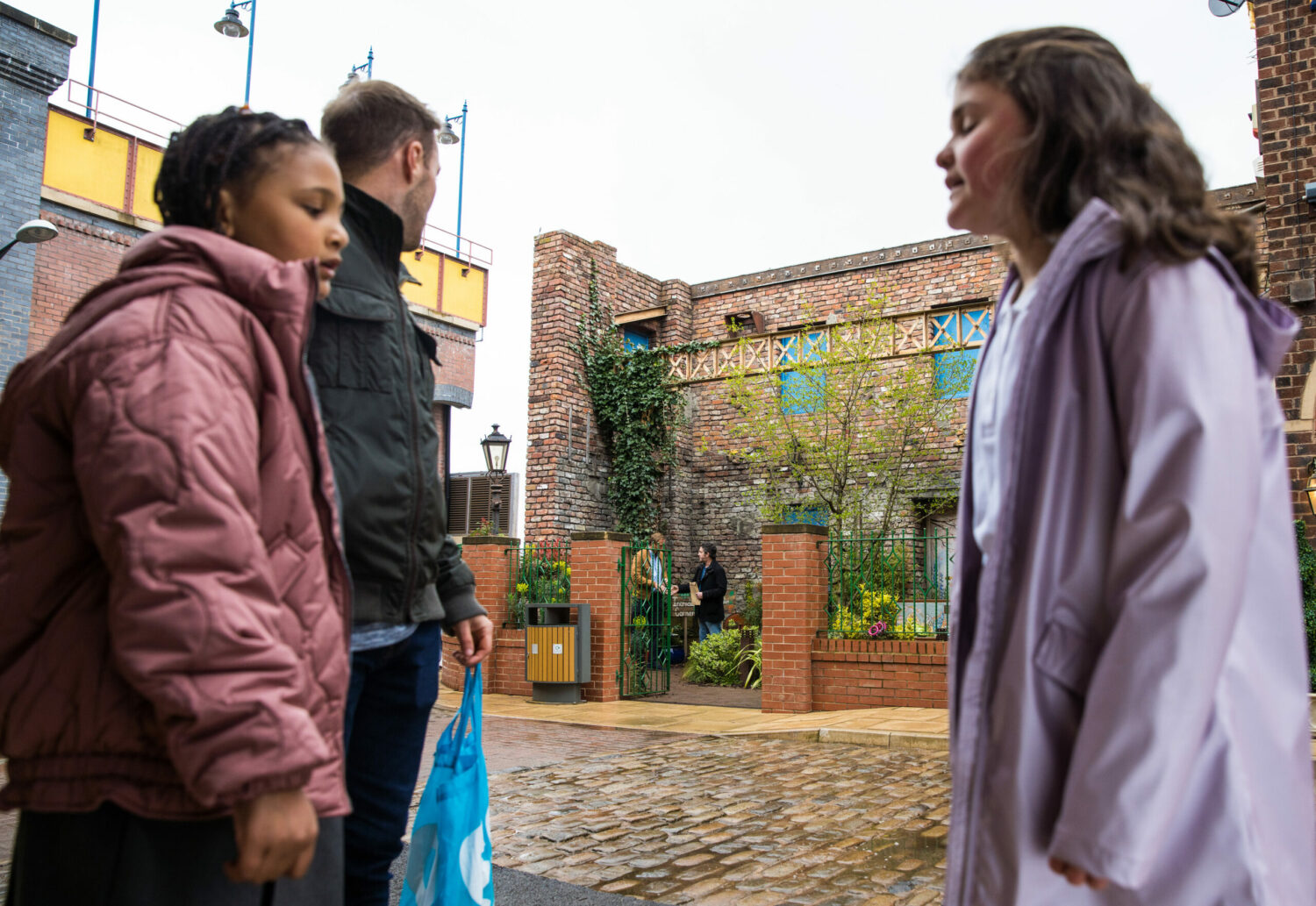 Coronation Street Hope and Ruby chat while distracted Tyrone spots Phill somewhere he shouldn't be