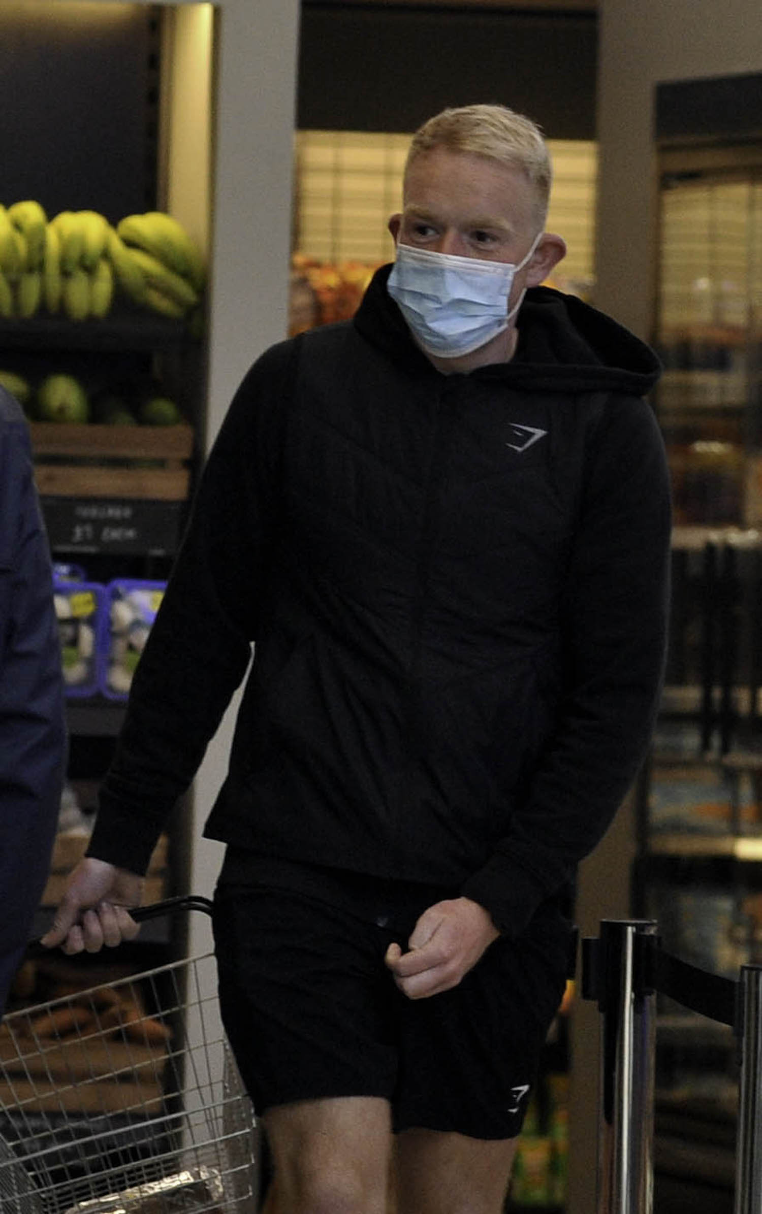 Colson Smith Shows Off Weight Loss Whilst Food Shopping