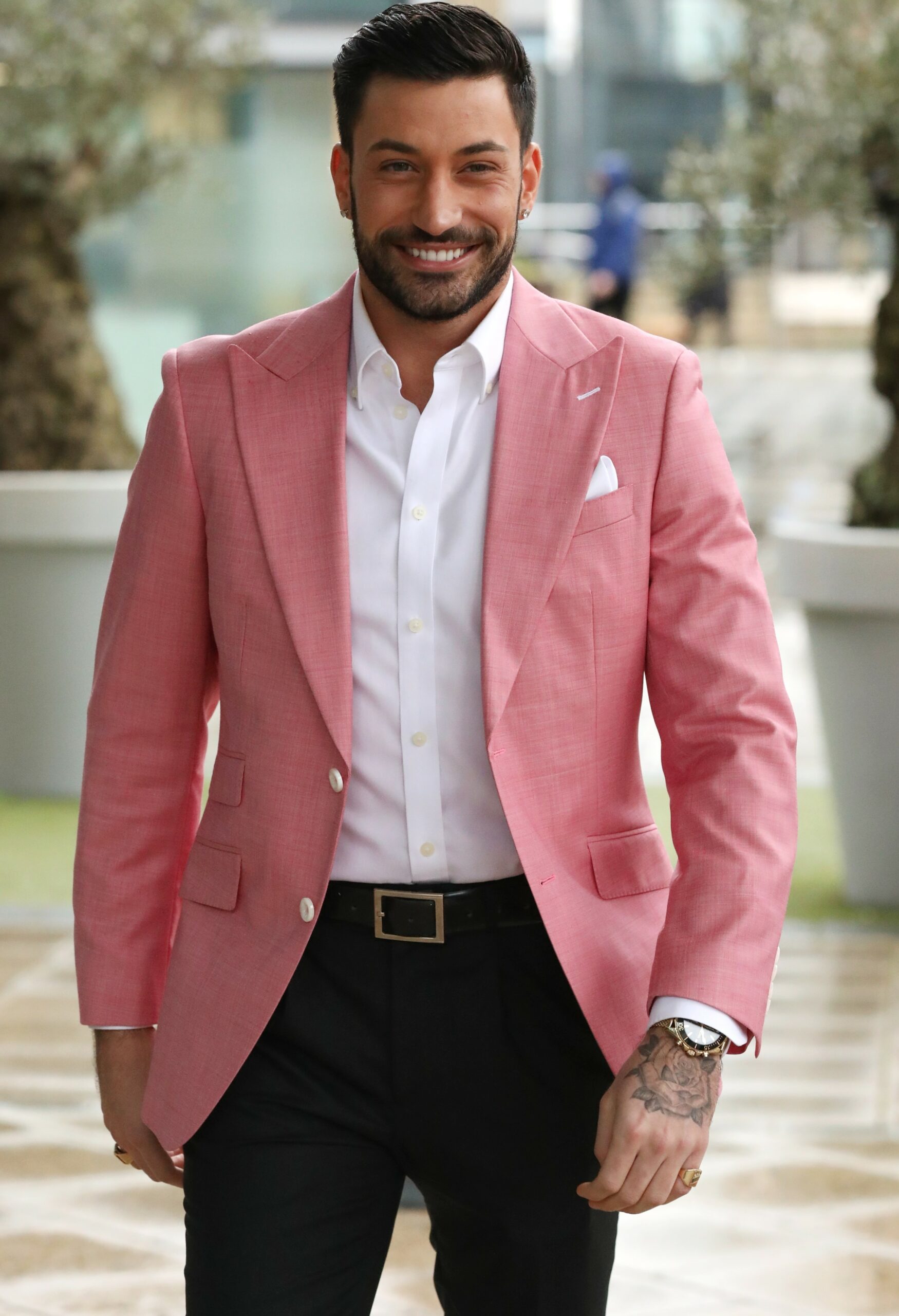 Strictly pro Giovanni Pernice in pink blazer
