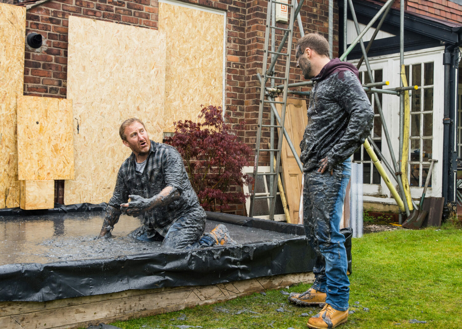 Coronation Street Phill and Tyrone fall into the wet cement after their fight