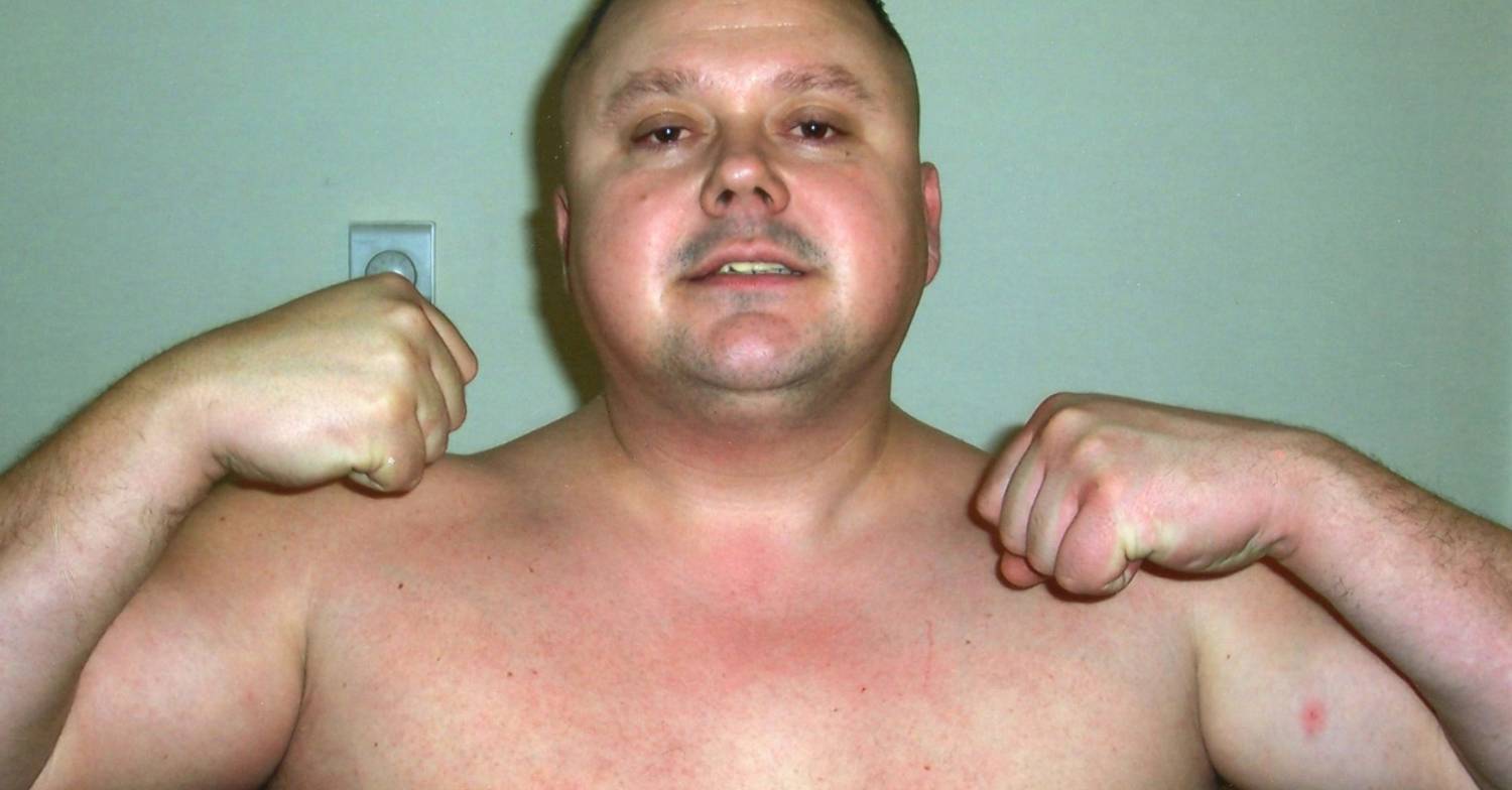 Levi Bellfield shows off his muscles topless