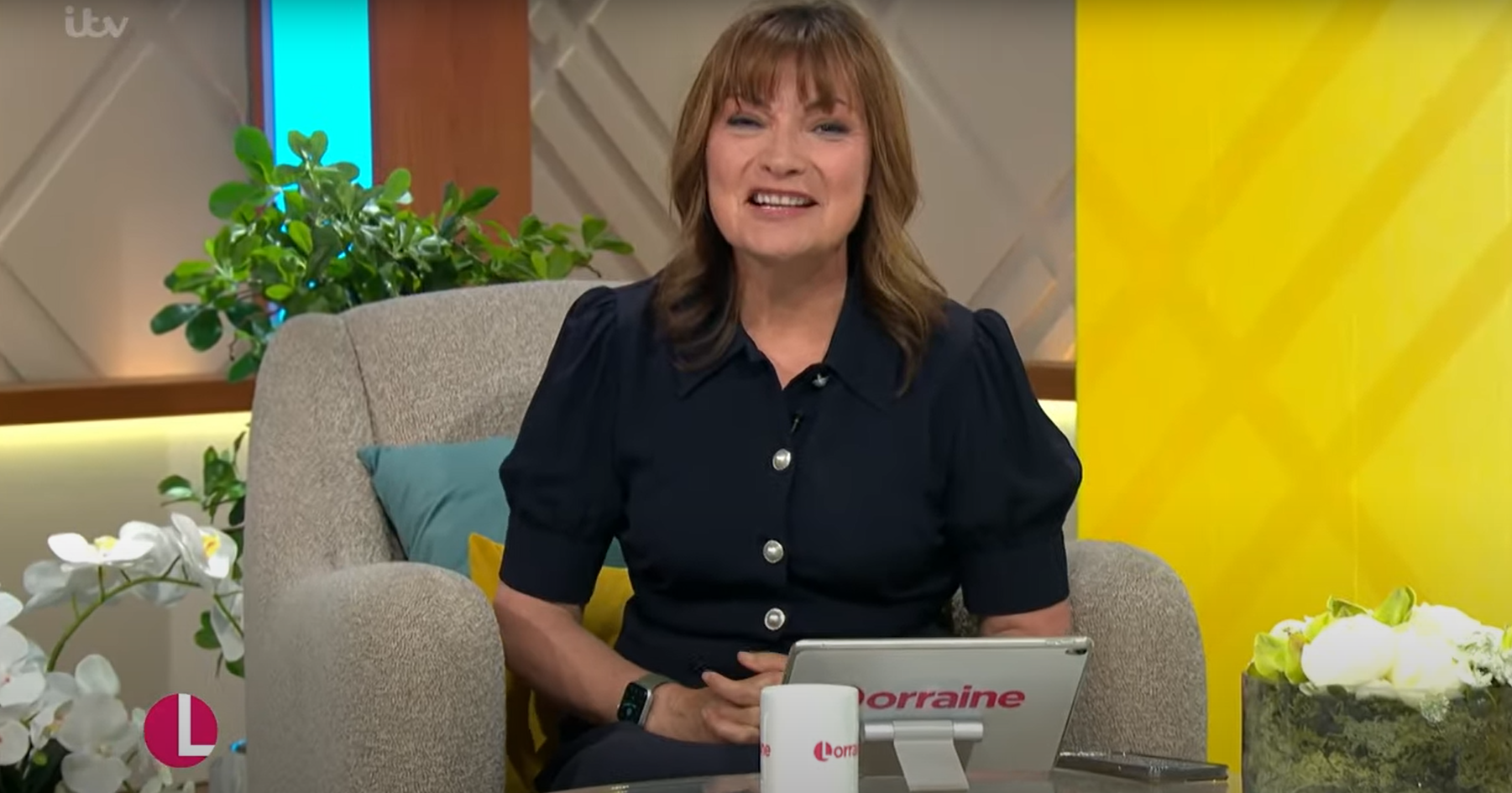 Lorraine Kelly smiles in black dress on her show today May 17, 2022