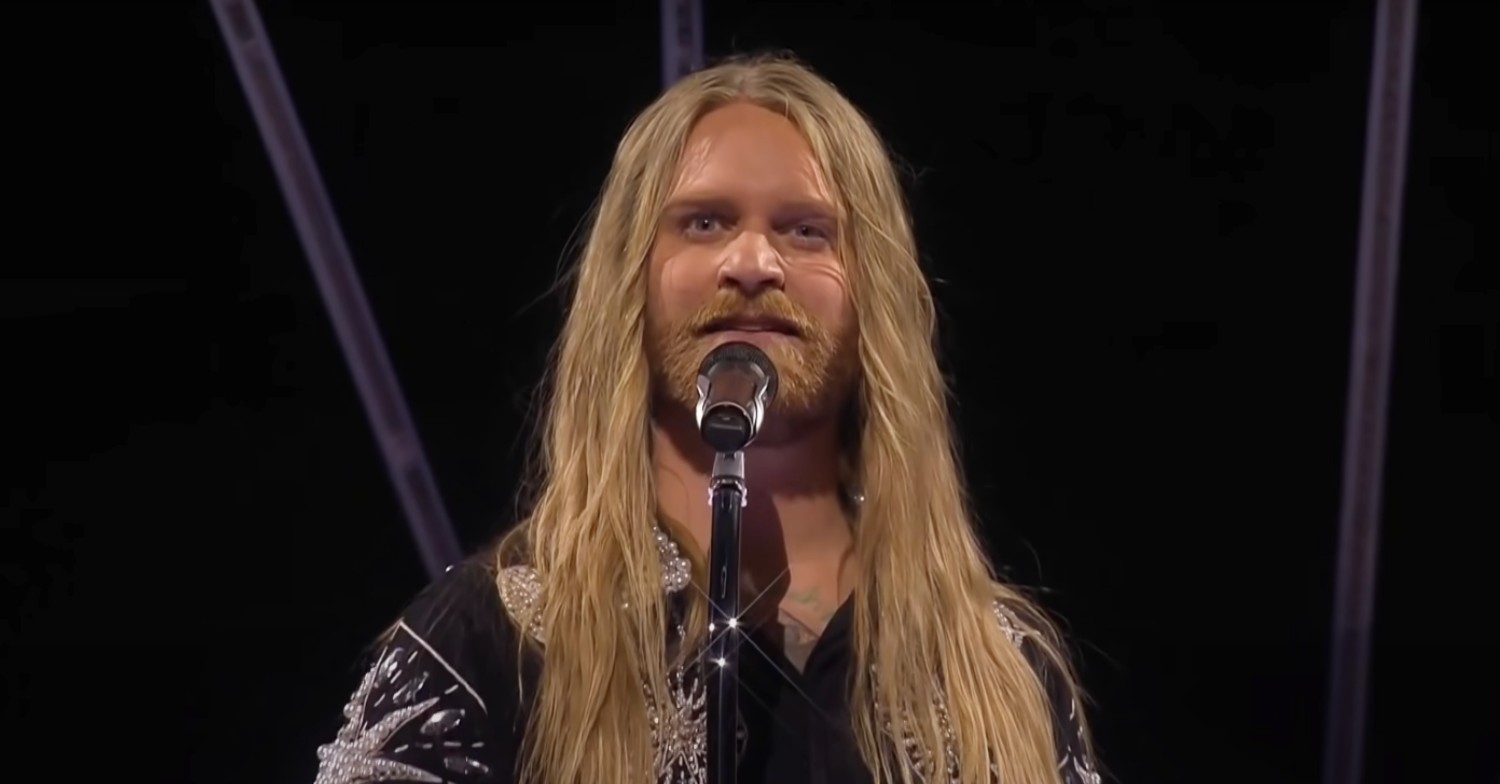 Sam Ryder singing on Eurovision