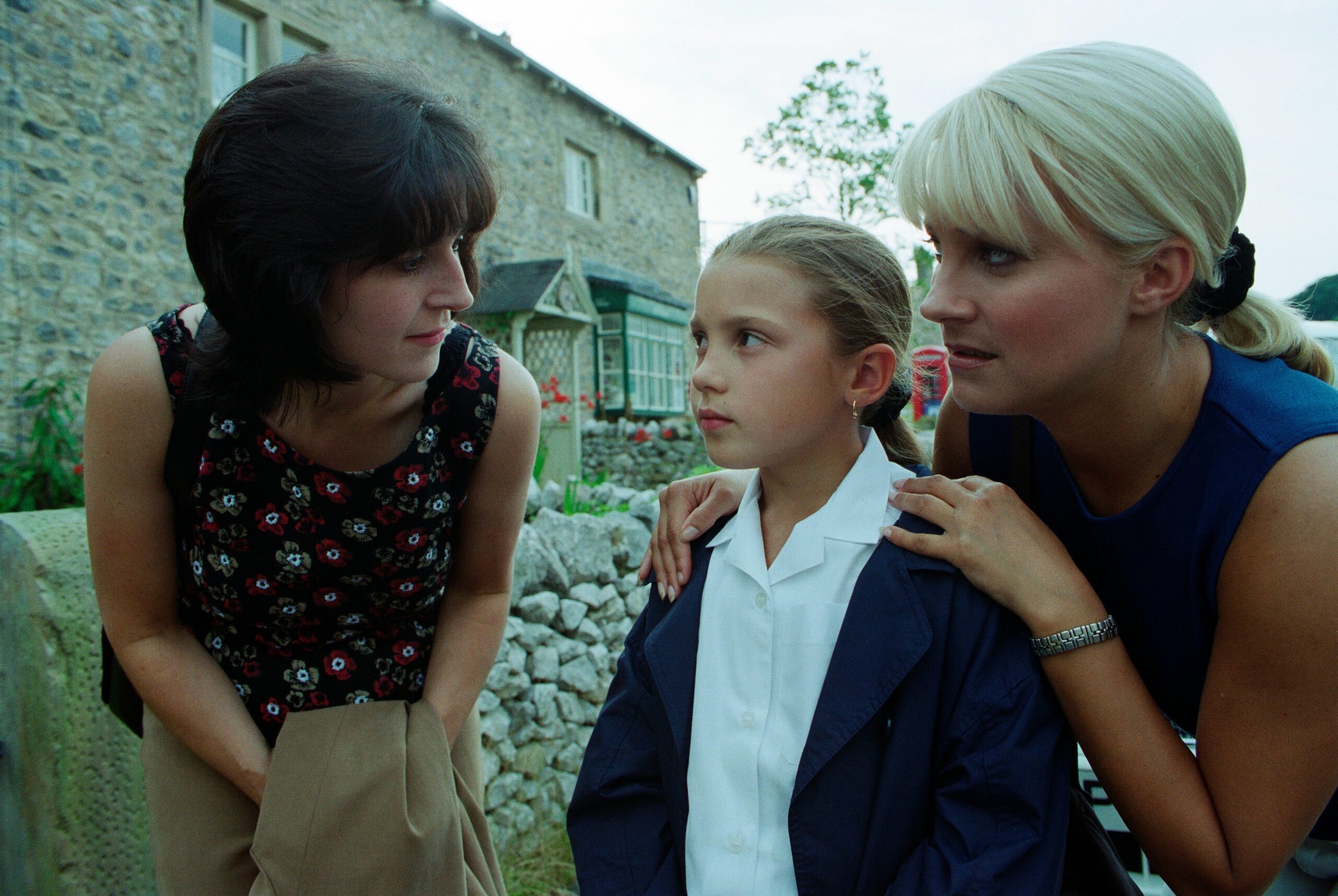 Emmerdale Elsa bends down to talk to upset Alice and Kathy