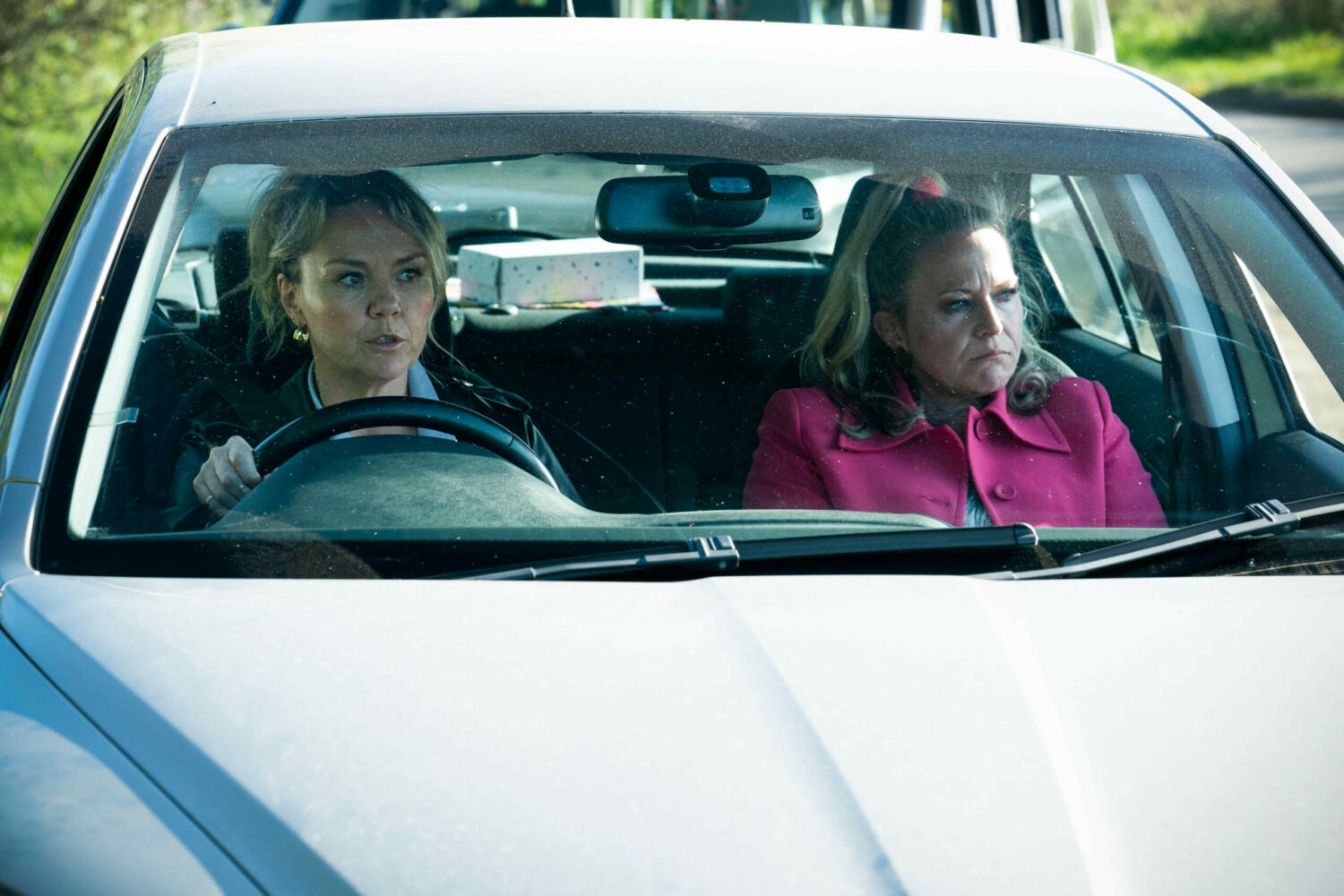 Fed up Janine agrees to drive annoyed and drunk Linda home in EastEnders