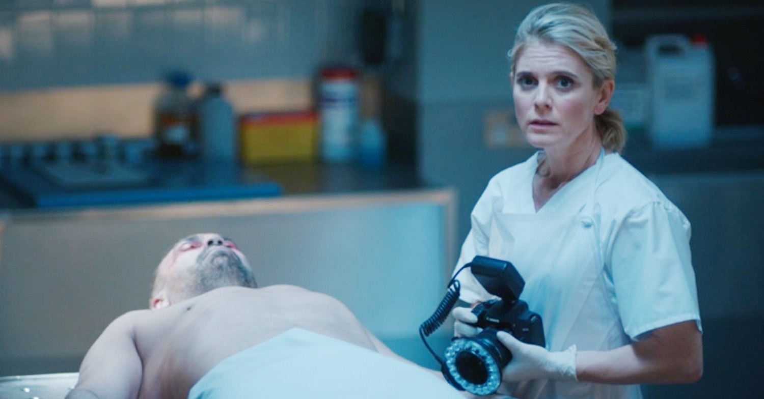 Silent Witness star Nikki inspecting a murder victim