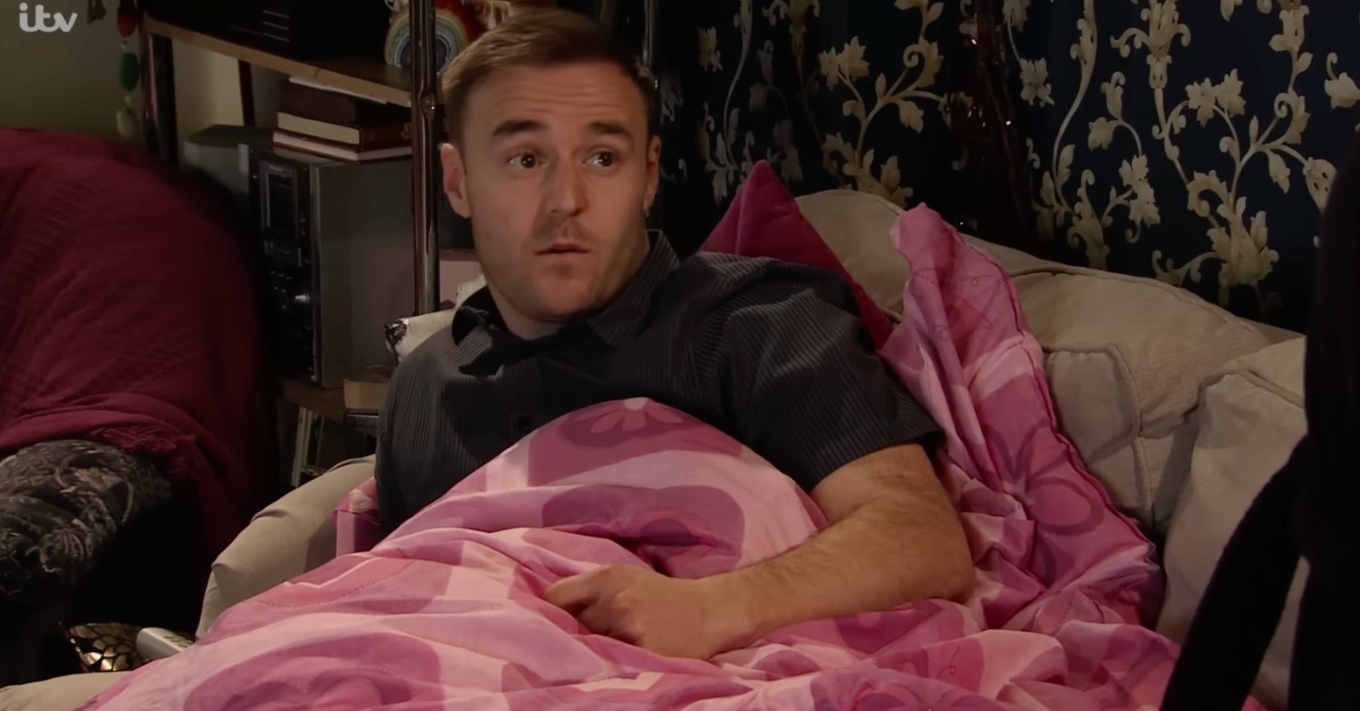 Tyrone Dobbs wrapped in a pink blanket on Corrie