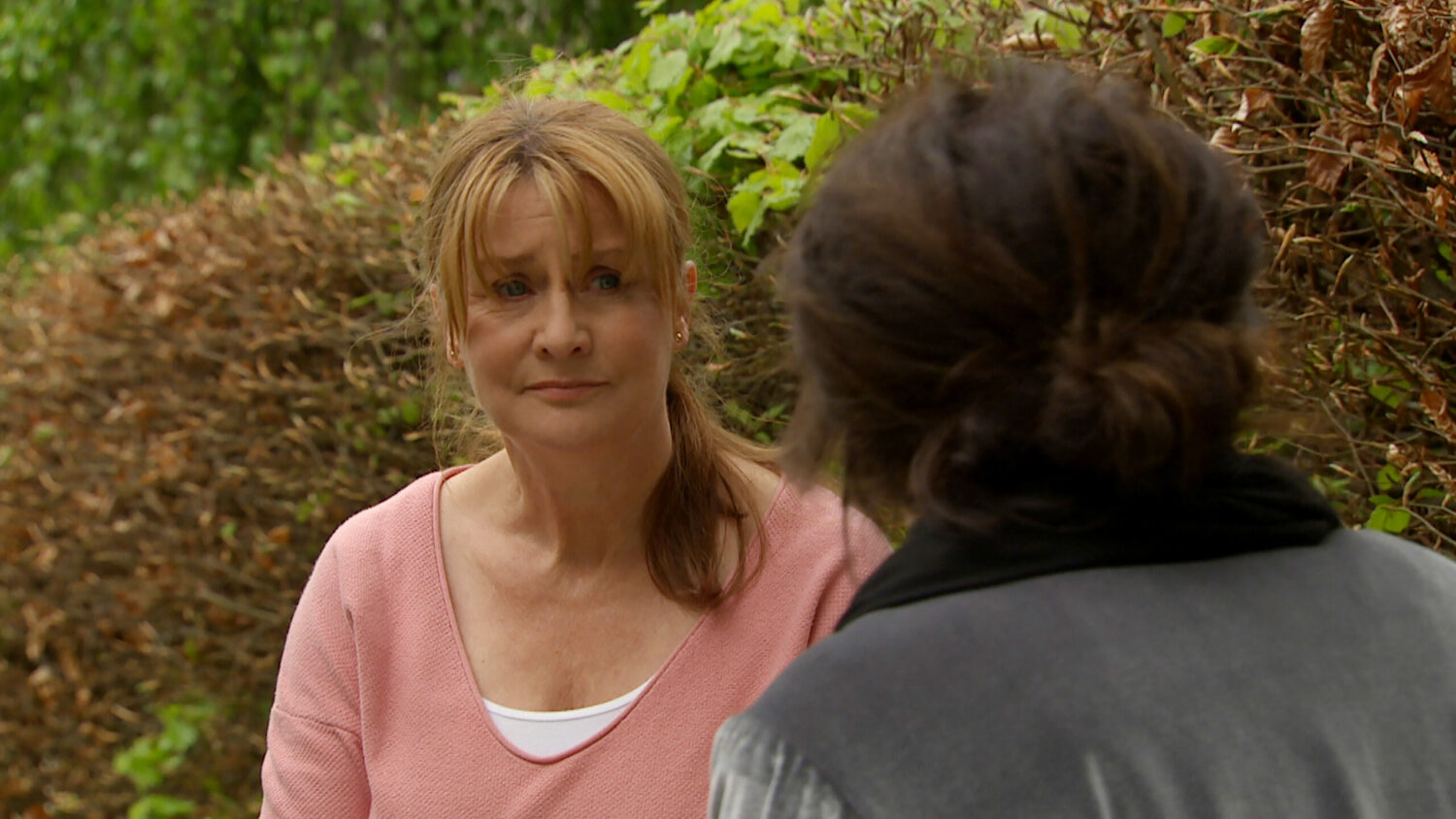 Kind Wendy offer Faith support in Emmerdale